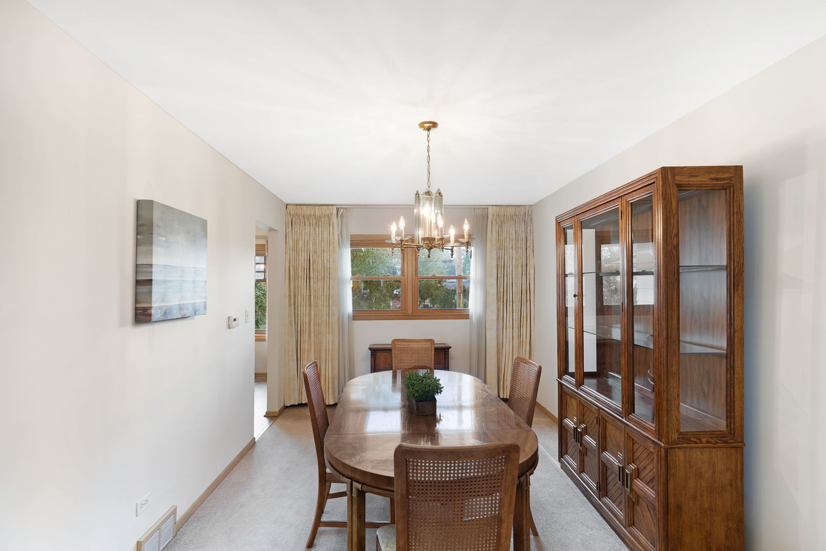 Des plaines, Illinois, 60016, United States, 3 Bedrooms Bedrooms, ,3 BathroomsBathrooms,Residential,For Sale,1991733