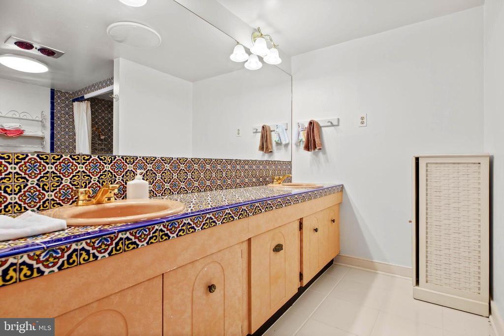Fredericksburg, Virginia, 22401, United States, 4 Bedrooms Bedrooms, ,4 BathroomsBathrooms,Residential,For Sale,1917232
