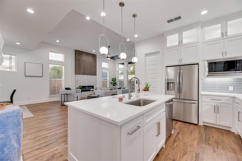 Dallas, Texas, 75211, United States, 4 Bedrooms Bedrooms, ,4 BathroomsBathrooms,Residential,For Sale,1893566