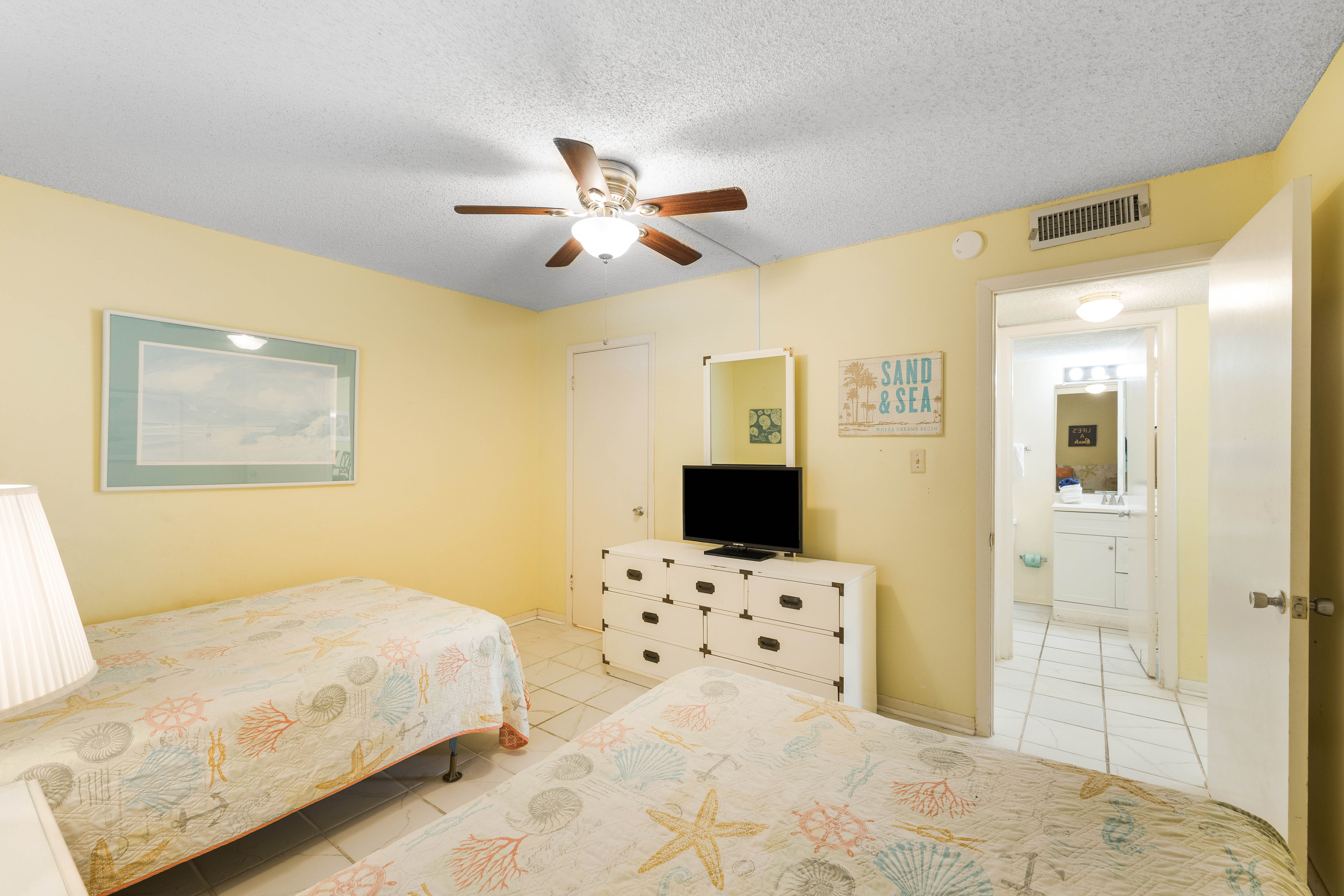  Gulf-Front Corner Retreat In Sought-After Community Near Amenities - 物件實景