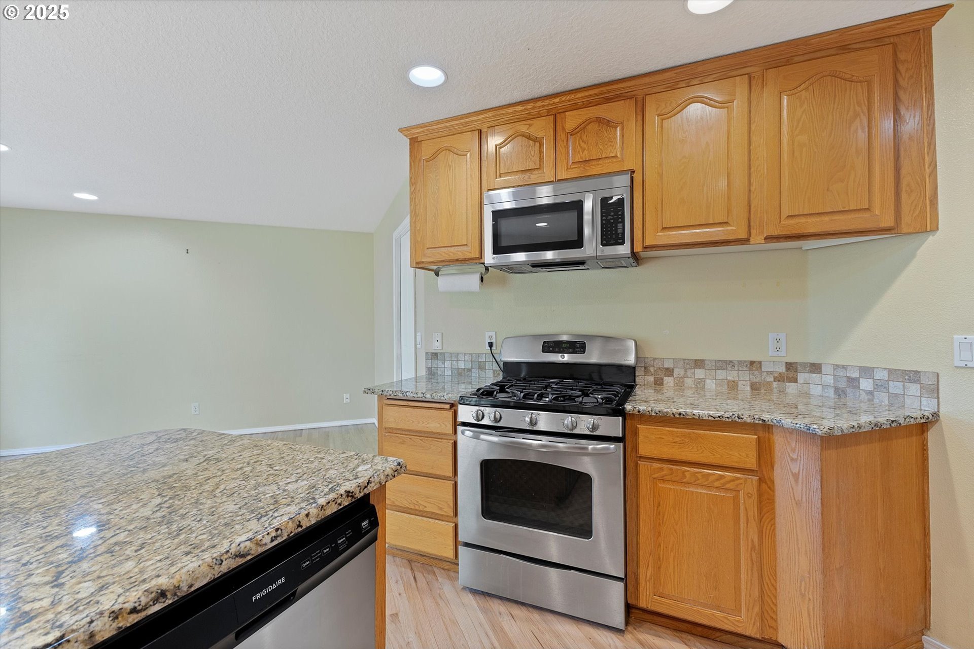 Newberg, Oregon, 97132, United States, 3 Bedrooms Bedrooms, ,2 BathroomsBathrooms,Residential,For Sale,1972944