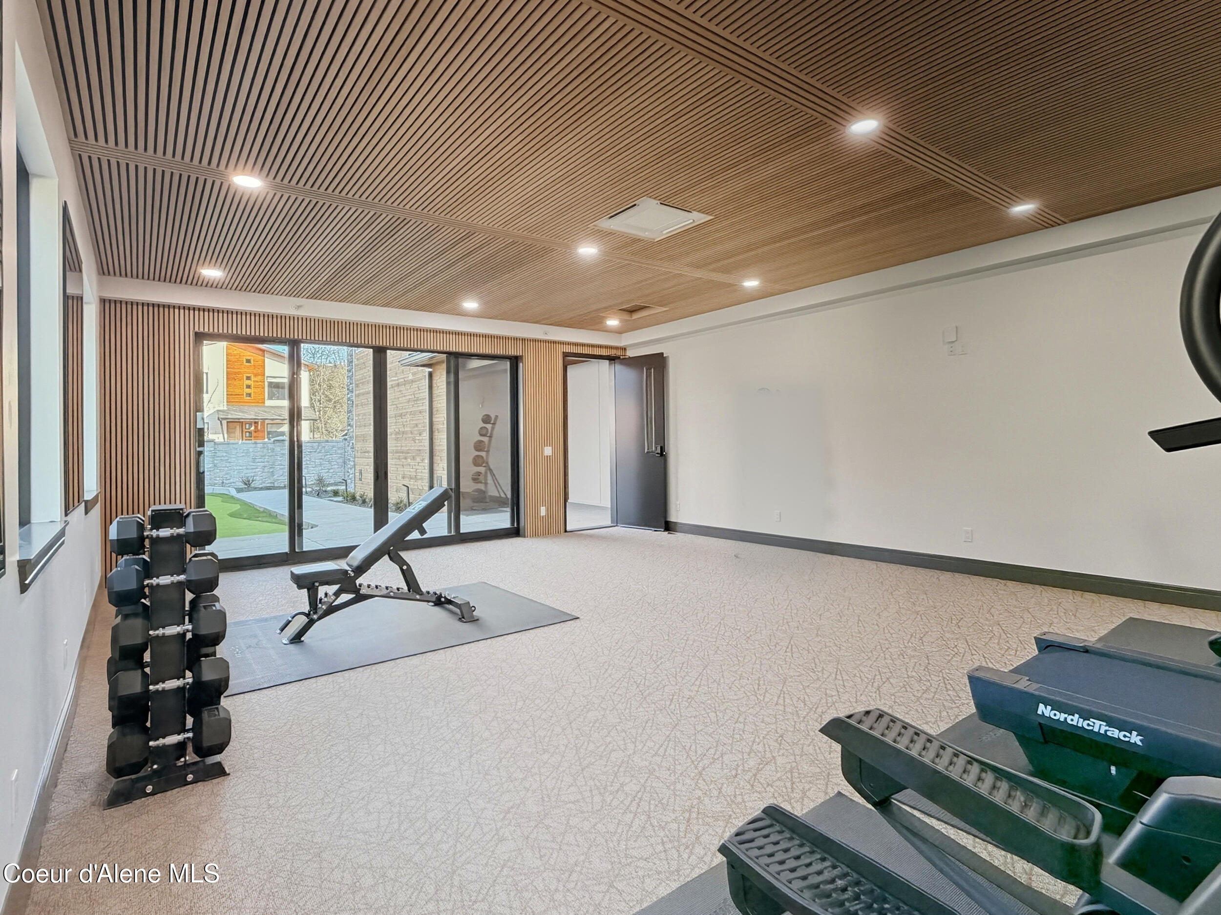 Coeur d'Alene, Idaho, 83814, United States, 3 Bedrooms Bedrooms, ,4 BathroomsBathrooms,Residential,For Sale,2017991