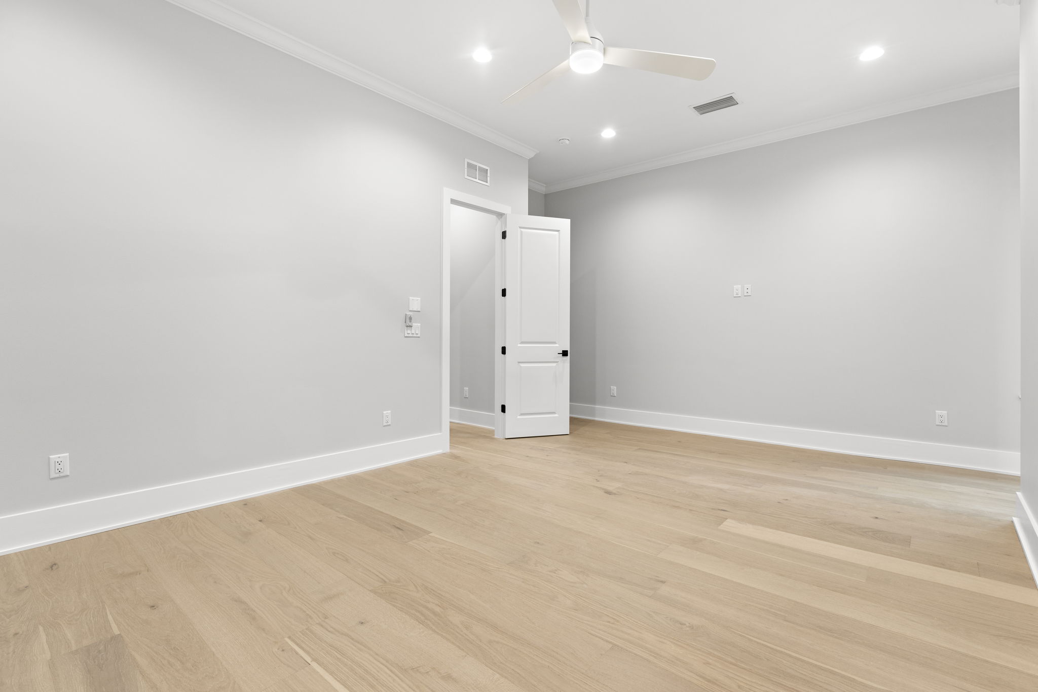 Tampa, Florida, 33609, United States, 3 Bedrooms Bedrooms, ,4 BathroomsBathrooms,Residential,For Sale,1900707