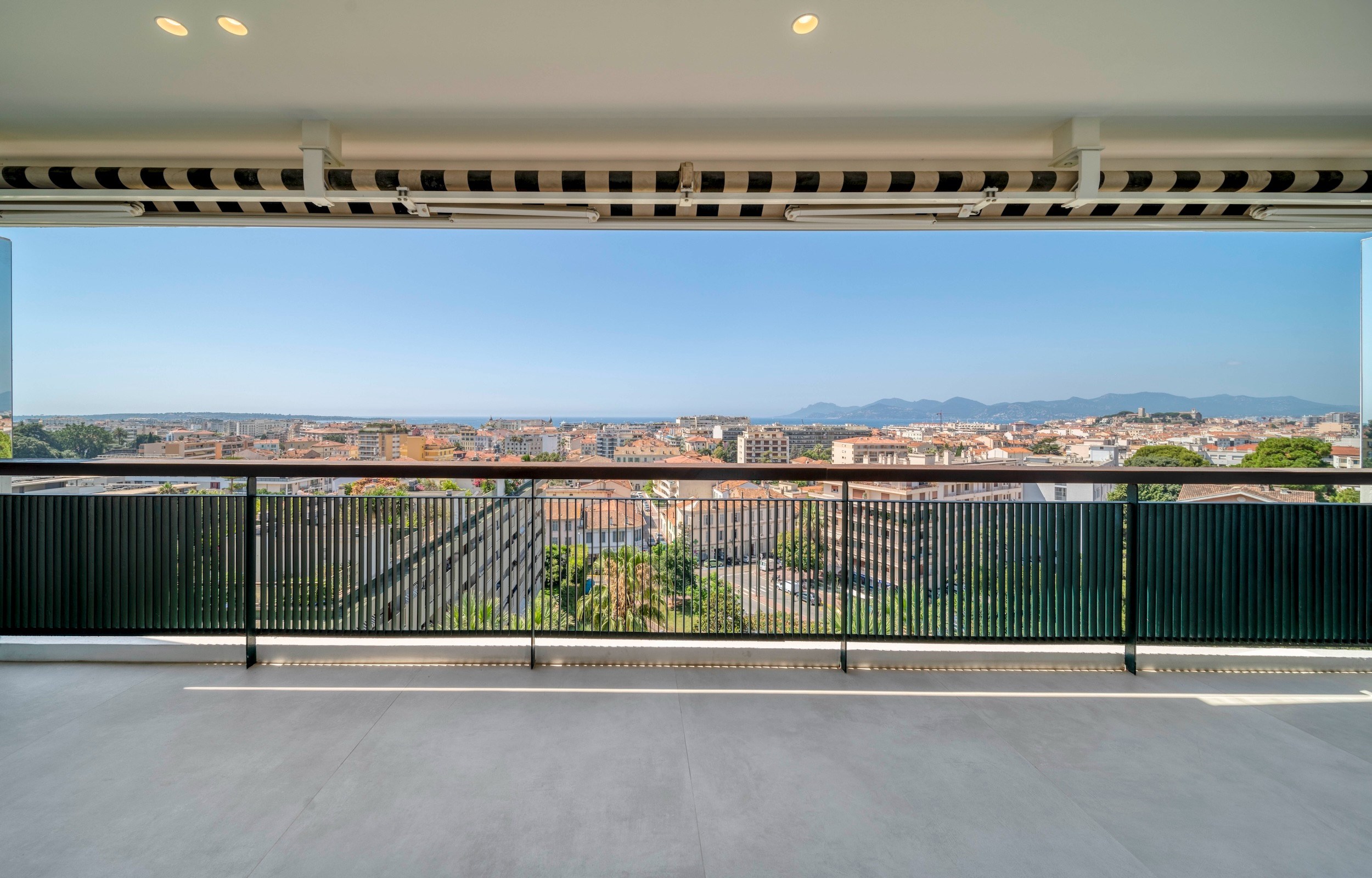  Sole agent: Renovated 3-room penthouse with sea view in Cannes Montfleury. - 物件實景