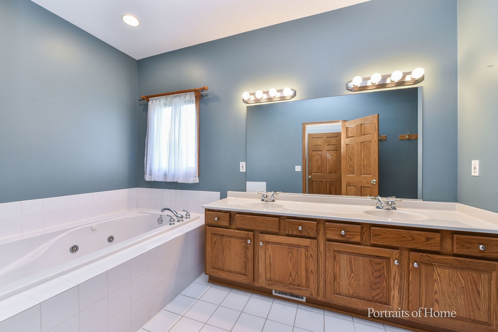 Yorkville, Illinois, 60560, United States, 5 Bedrooms Bedrooms, ,4 BathroomsBathrooms,Residential,For Sale,1940402
