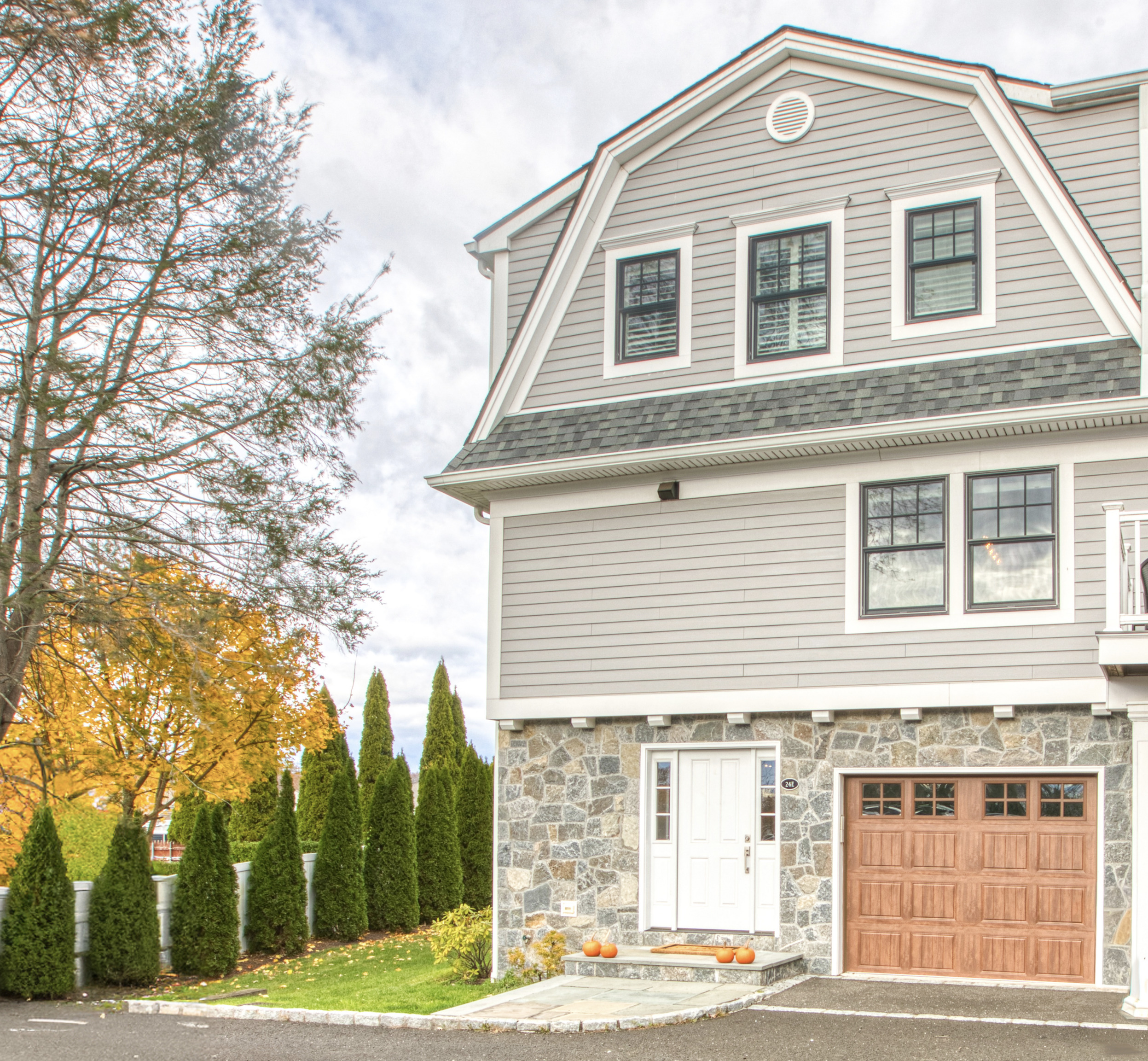 Greenwich, Connecticut, 06807, United States, 4 Bedrooms Bedrooms, ,4 BathroomsBathrooms,Residential,For Sale,1994508