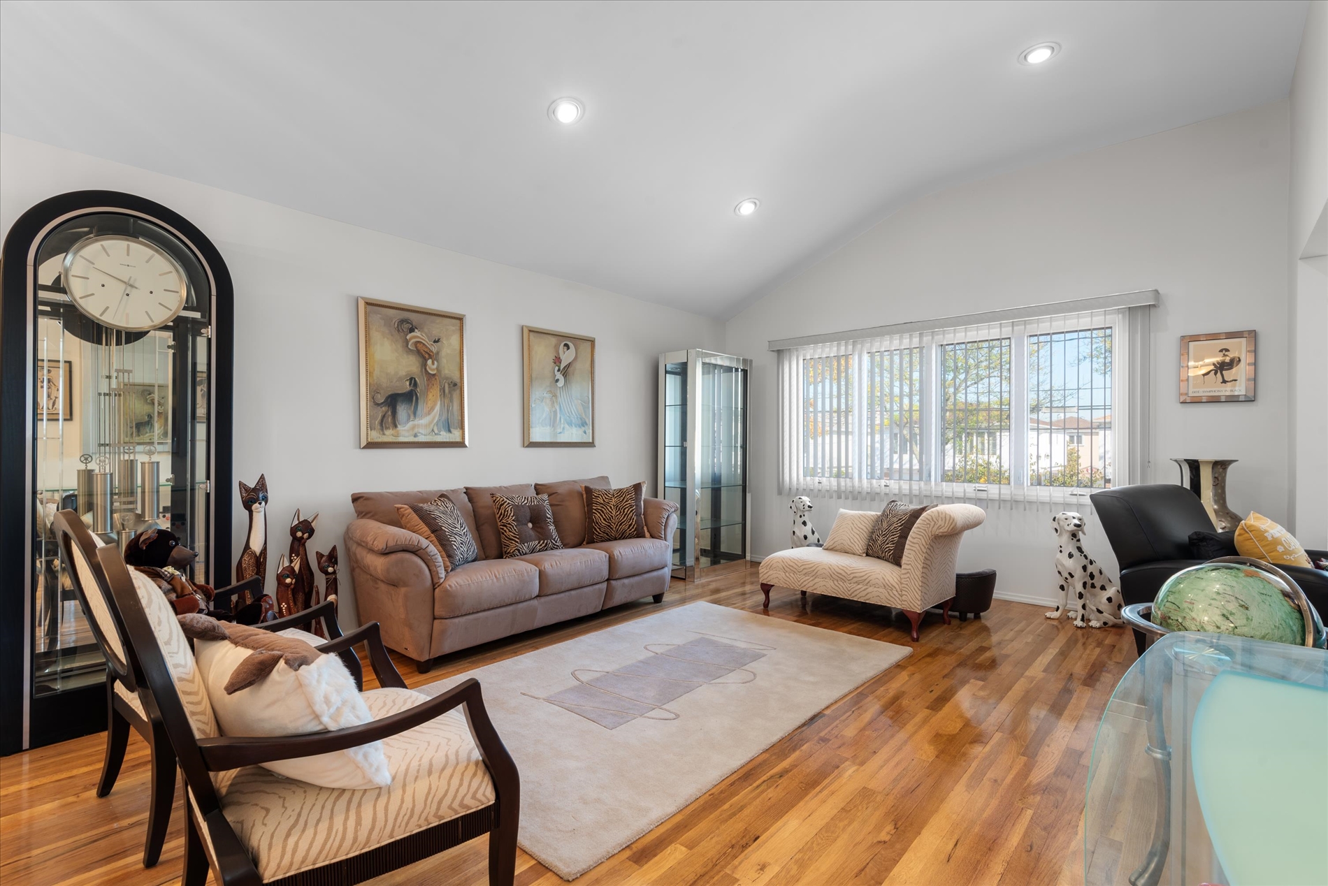 Howard Beach, New York, 11414, United States, 4 Bedrooms Bedrooms, ,3 BathroomsBathrooms,Residential,For Sale,2006115