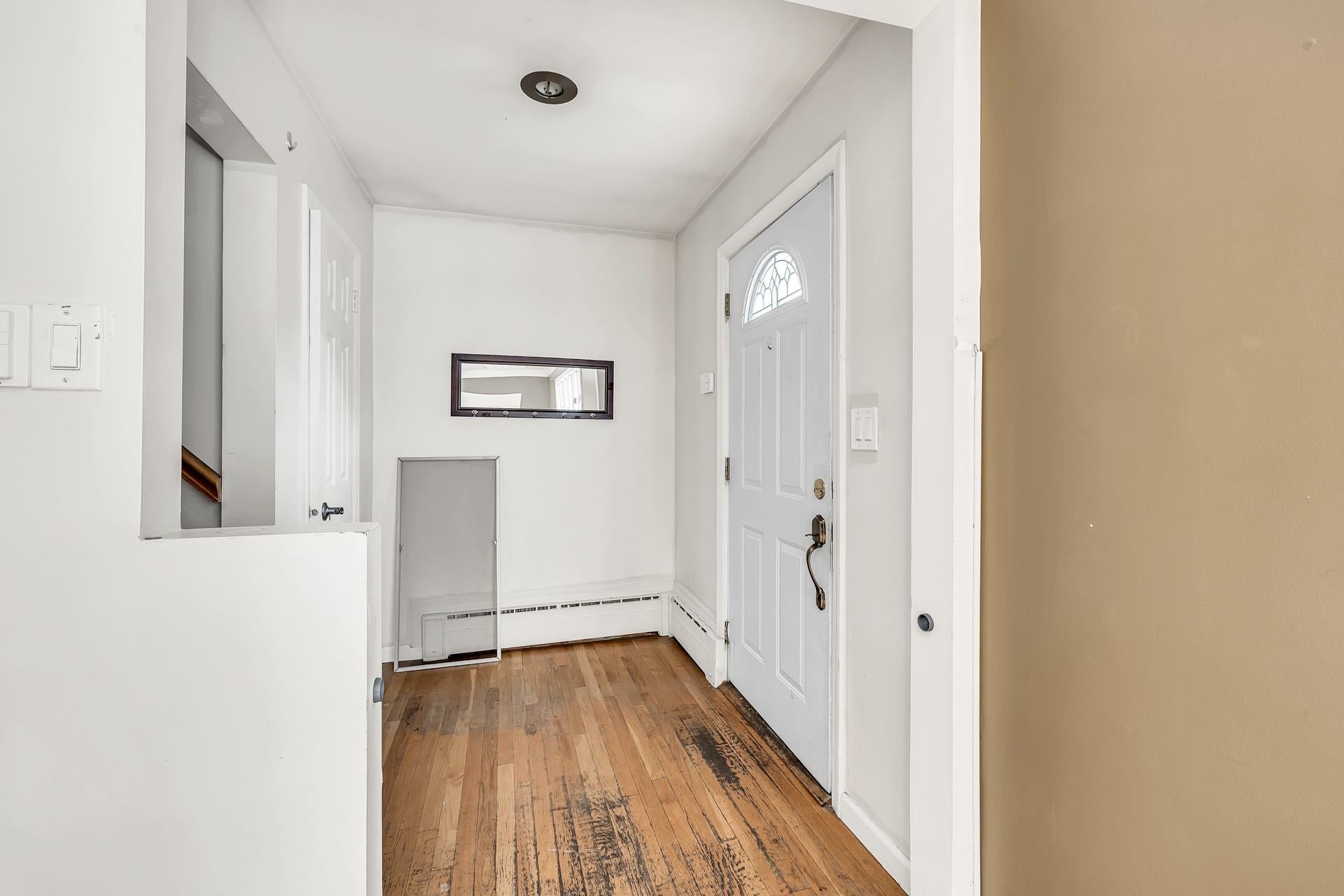 Huntington, New York, 11743, United States, 4 Bedrooms Bedrooms, ,3 BathroomsBathrooms,Residential,For Sale,1895271