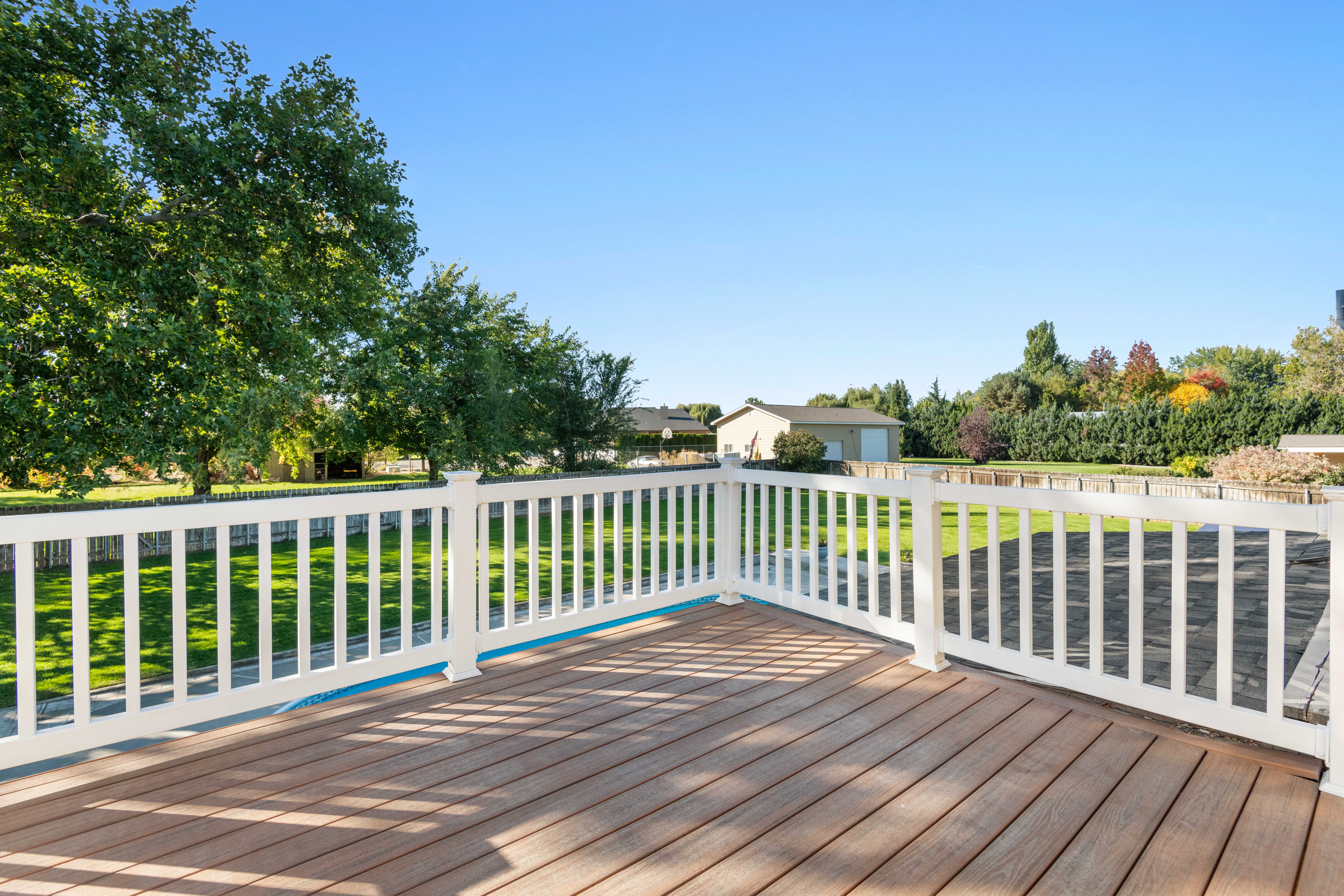  Property with a POOL and room for a shop - 物件實景