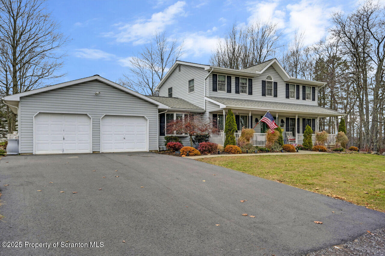 Moscow, Pennsylvania, 18444, United States, 4 Bedrooms Bedrooms, ,3 BathroomsBathrooms,Residential,For Sale,1999733
