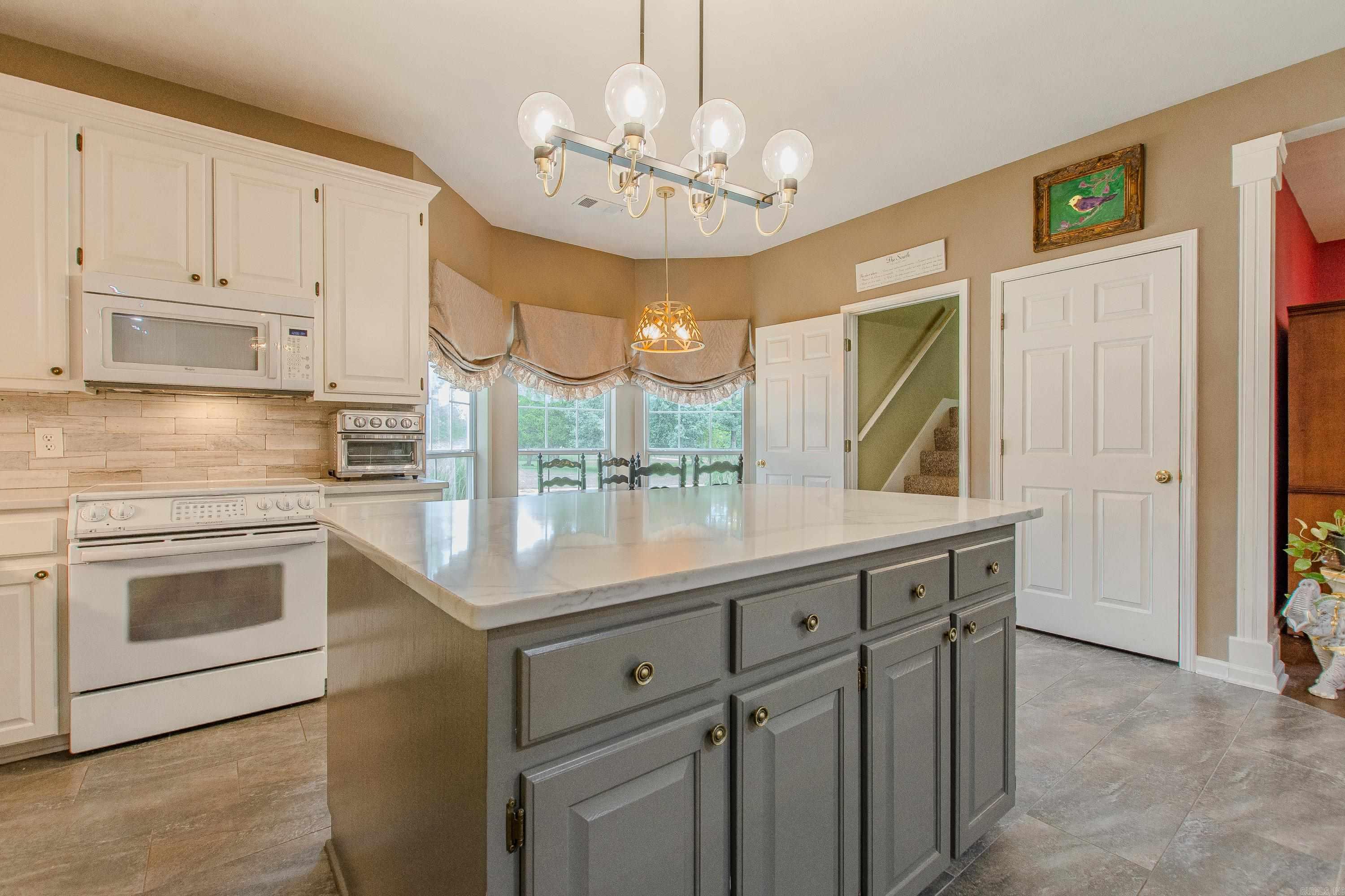 Benton, Arkansas, 72019, United States, 4 Bedrooms Bedrooms, ,4 BathroomsBathrooms,Residential,For Sale,1932840