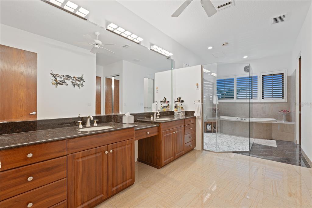 Bradenton, Florida, 34210, United States, 4 Bedrooms Bedrooms, ,5 BathroomsBathrooms,Residential,For Sale,1827645