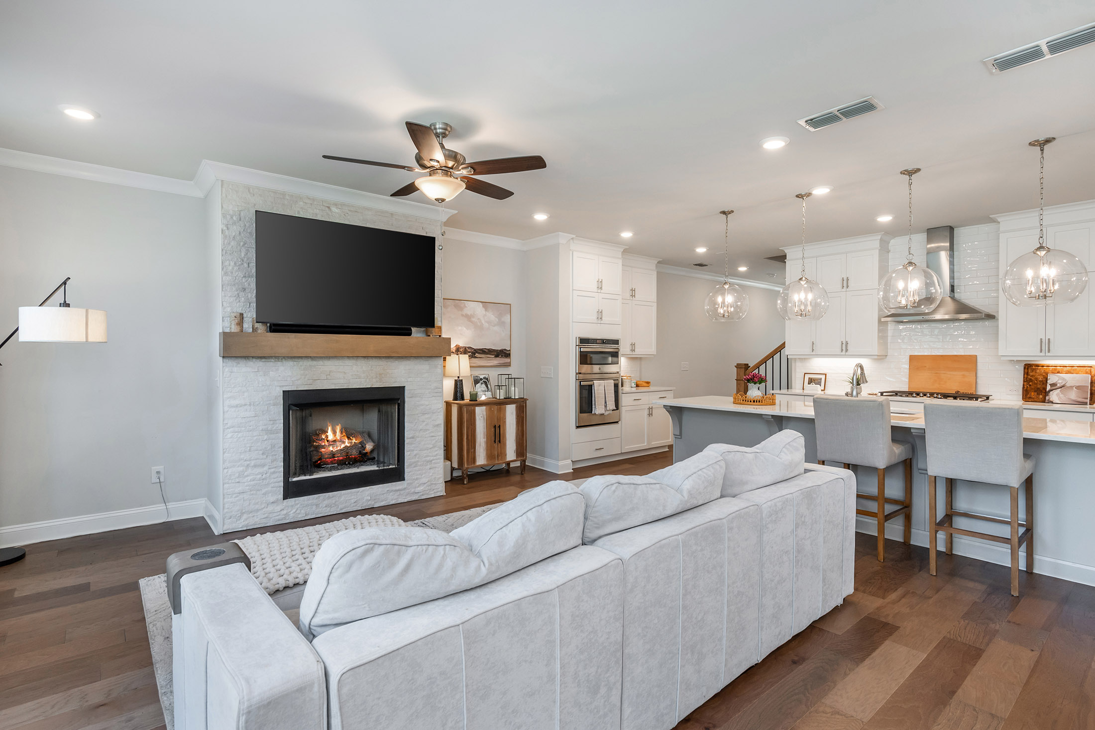  Welcome to Exceptional Townhome Living in Waterside Community - 物件實景
