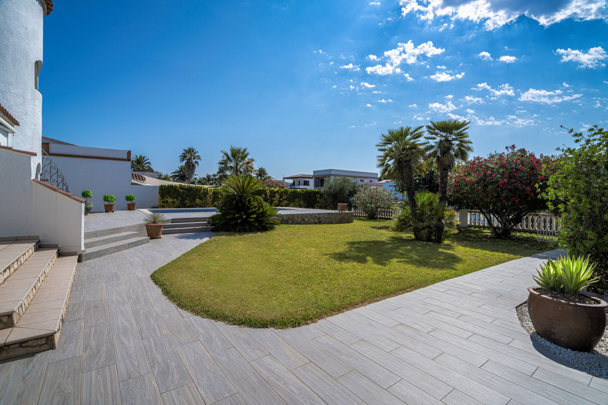  Magnificent property with 25 m of mooring and garage for boats. - 物件實景