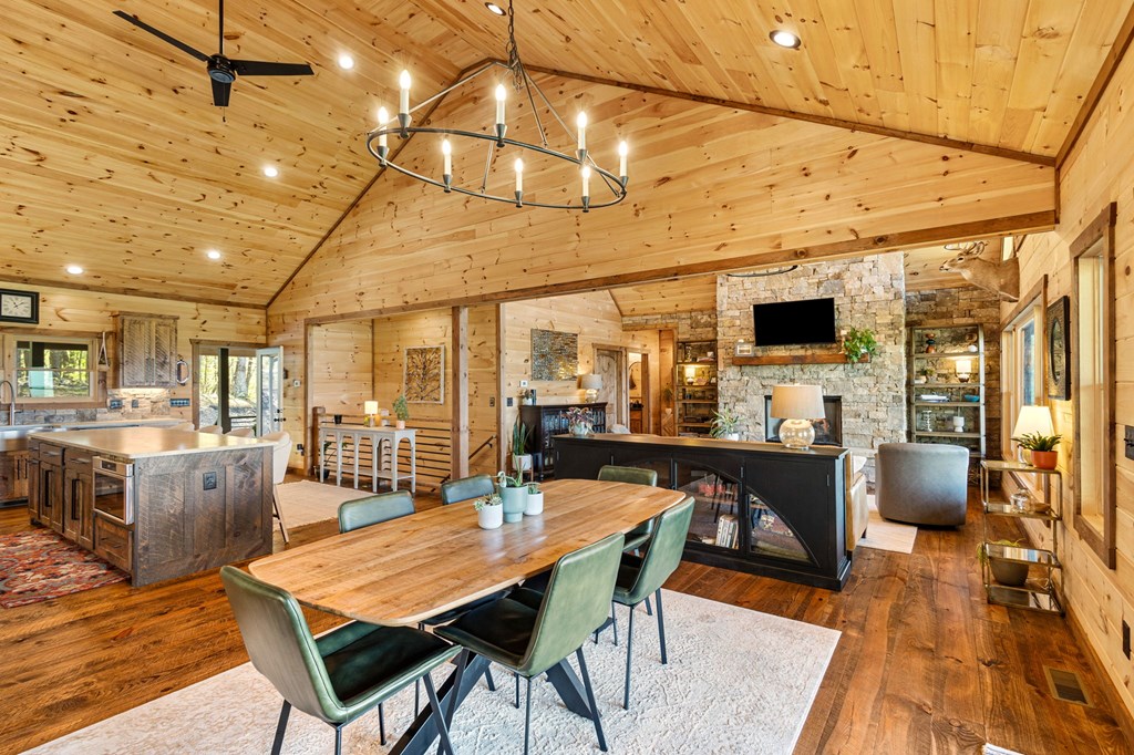 Morganton, Georgia, 30560, United States, 3 Bedrooms Bedrooms, ,3 BathroomsBathrooms,Residential,For Sale,1983802