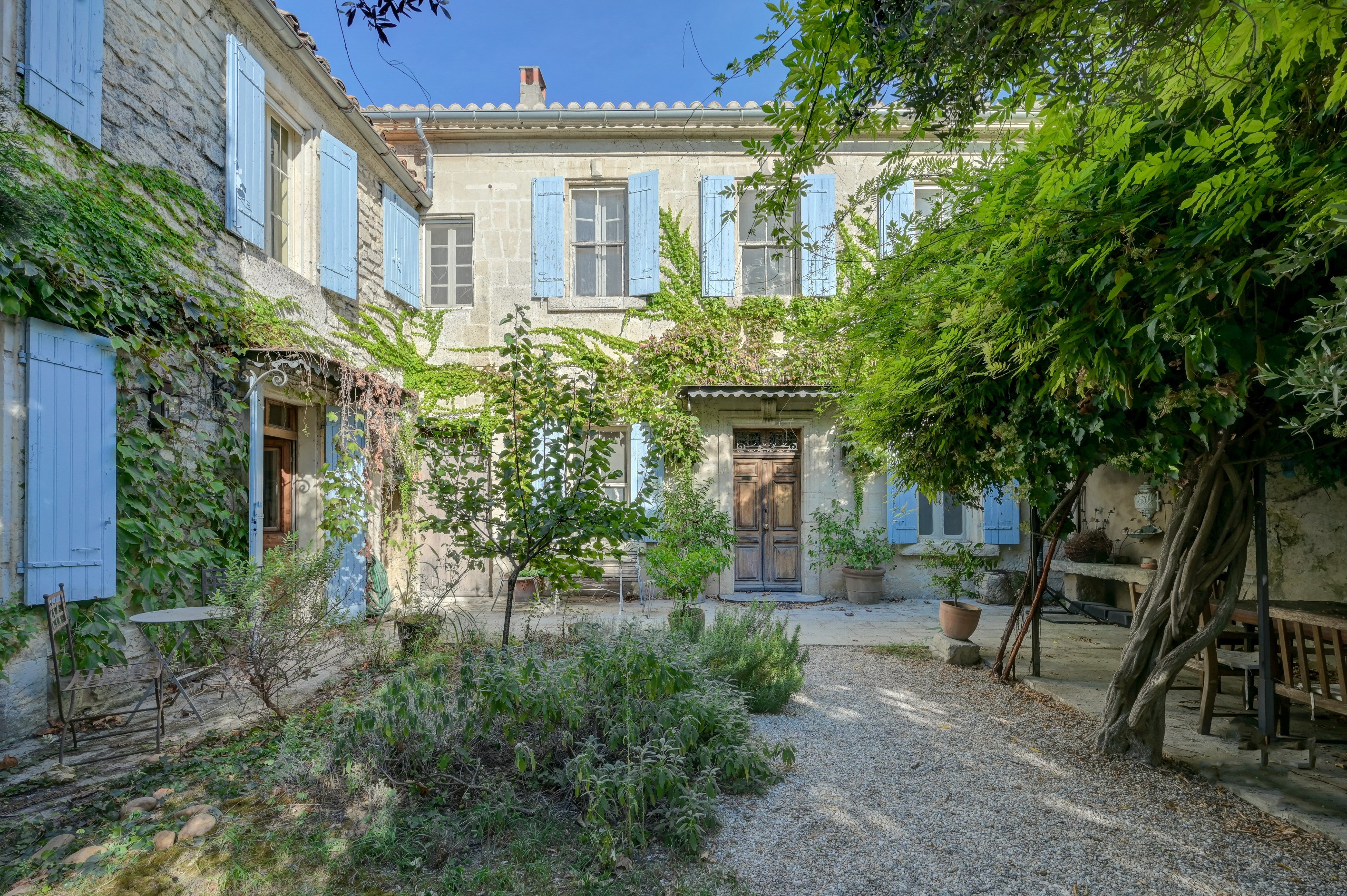  Characterful period house within walking distance of the center of Fontvieille. - 物件實景