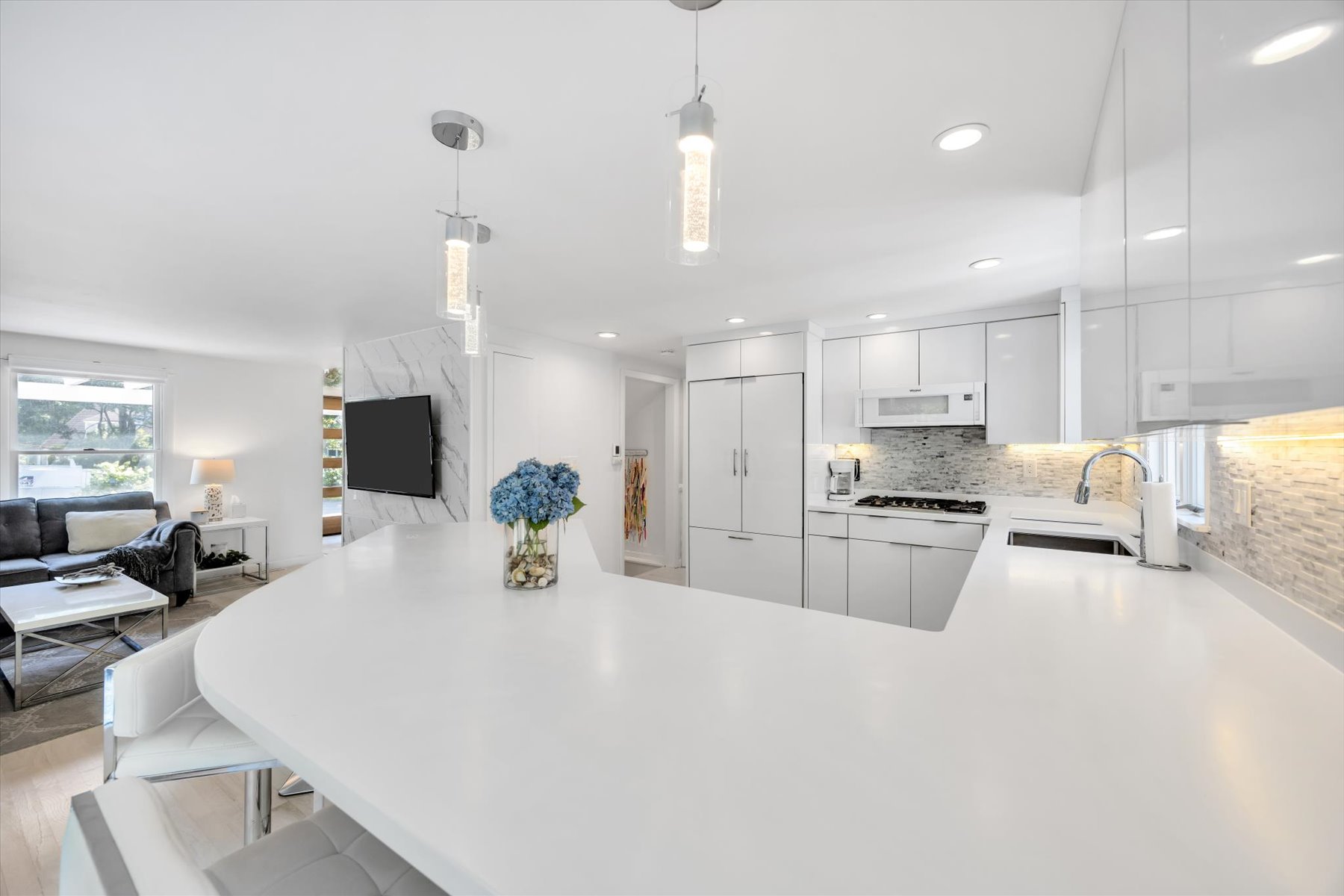 Beautifully Remodeled Cape Style Home - 物件實景