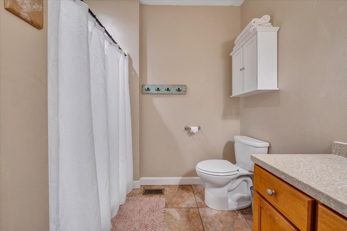 Buchanan, Virginia, 24066, United States, 5 Bedrooms Bedrooms, ,4 BathroomsBathrooms,Residential,For Sale,1900741