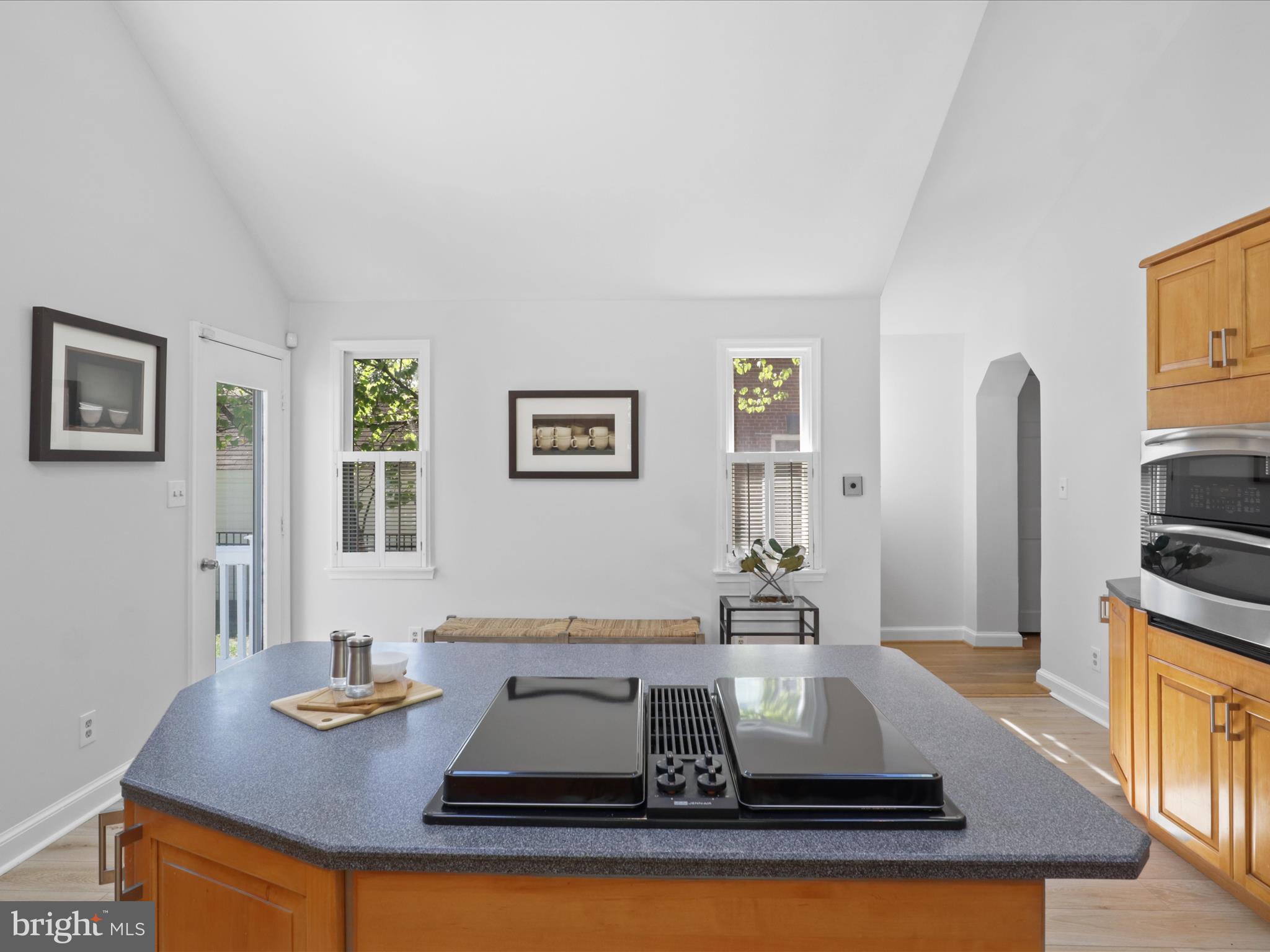 Arlington, Virginia, 22207, United States, 3 Bedrooms Bedrooms, ,3 BathroomsBathrooms,Residential,For Sale,1979007