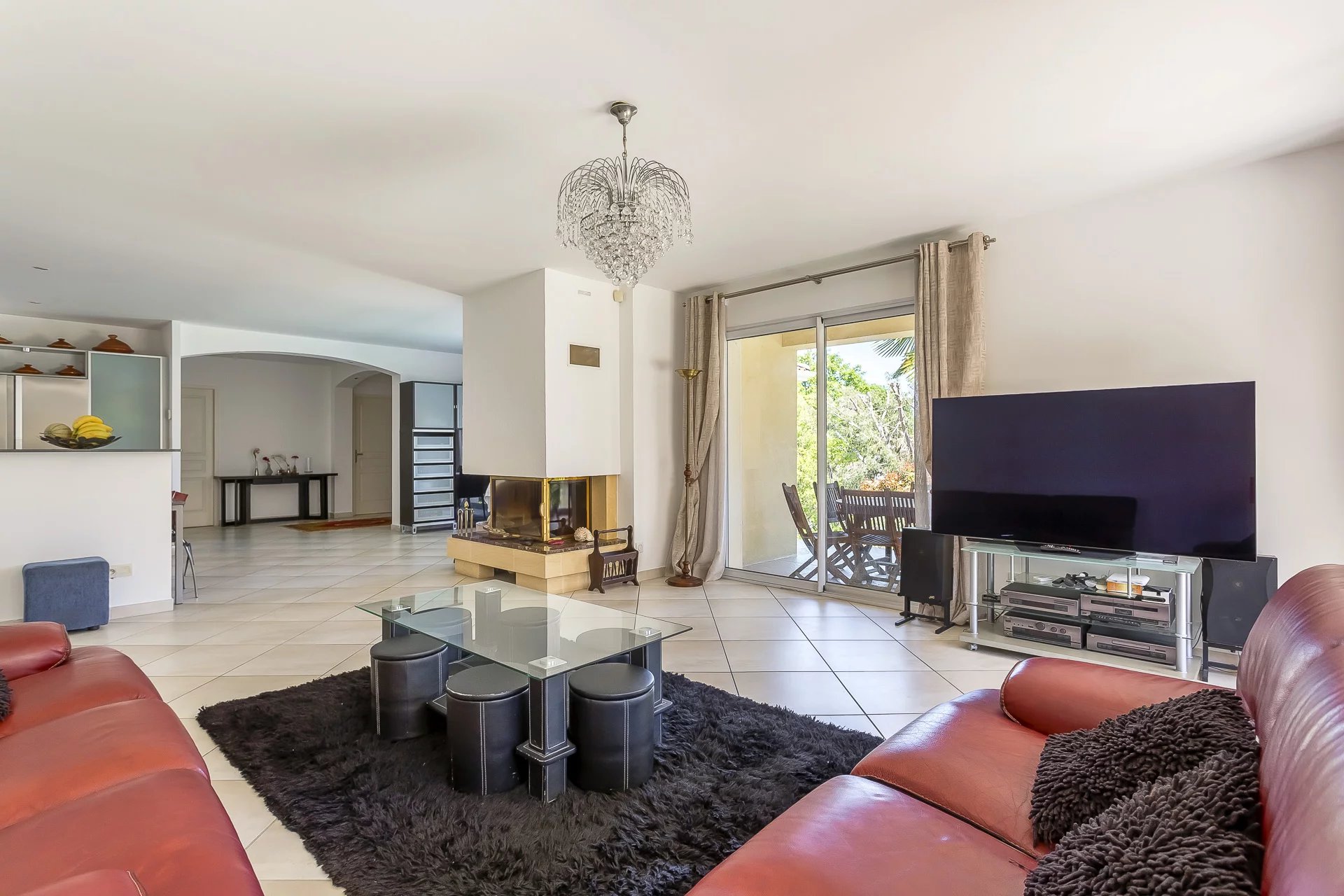 Francheville, Auvergne-Rhône-Alpes, 69340, FR, 6 Bedrooms Bedrooms, ,Residential,For Sale,1942324