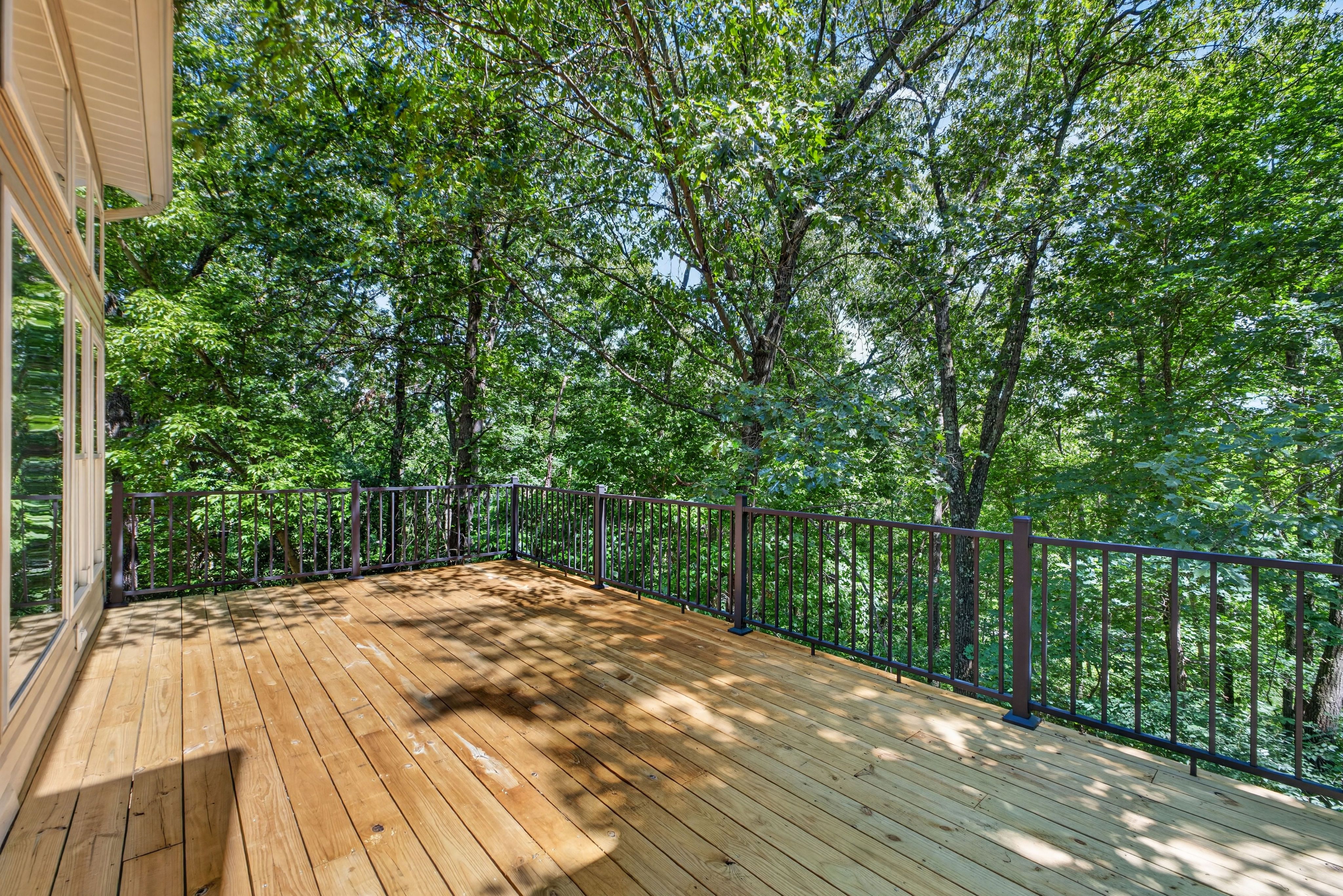 Welcome to Oak Bluff: Nature’s Serenity Meets Elegant Living - 物件實景