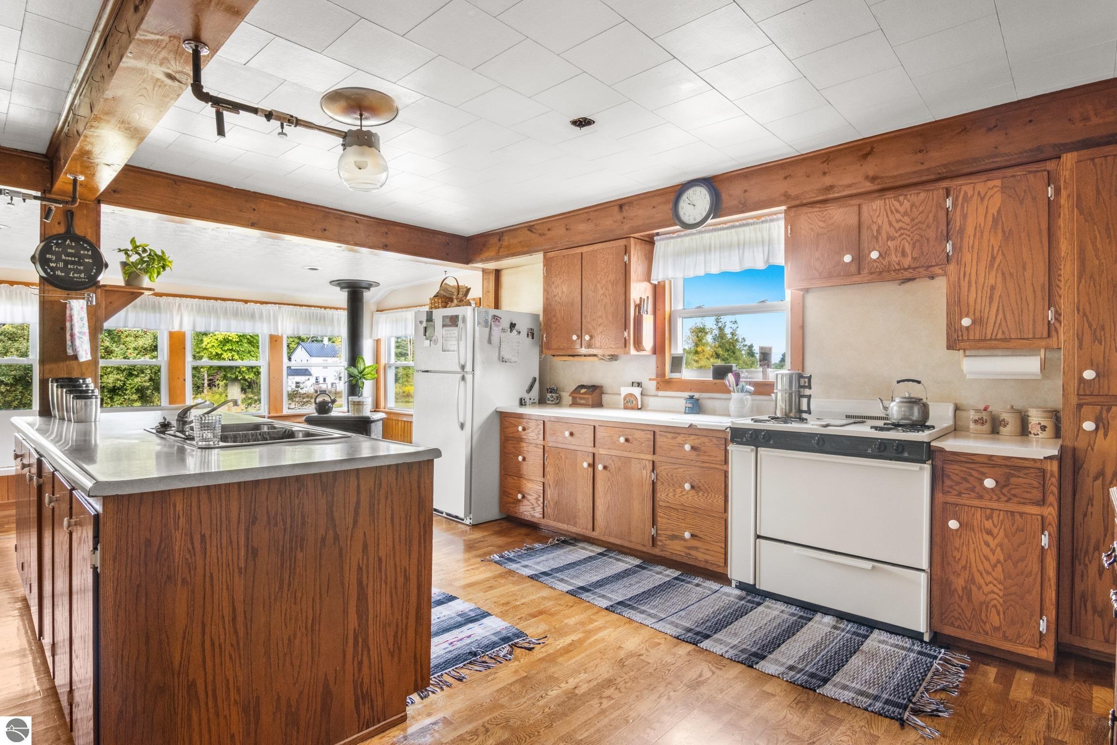 Leroy, Michigan, 49655-8142, United States, 5 Bedrooms Bedrooms, ,3 BathroomsBathrooms,Residential,For Sale,1949628