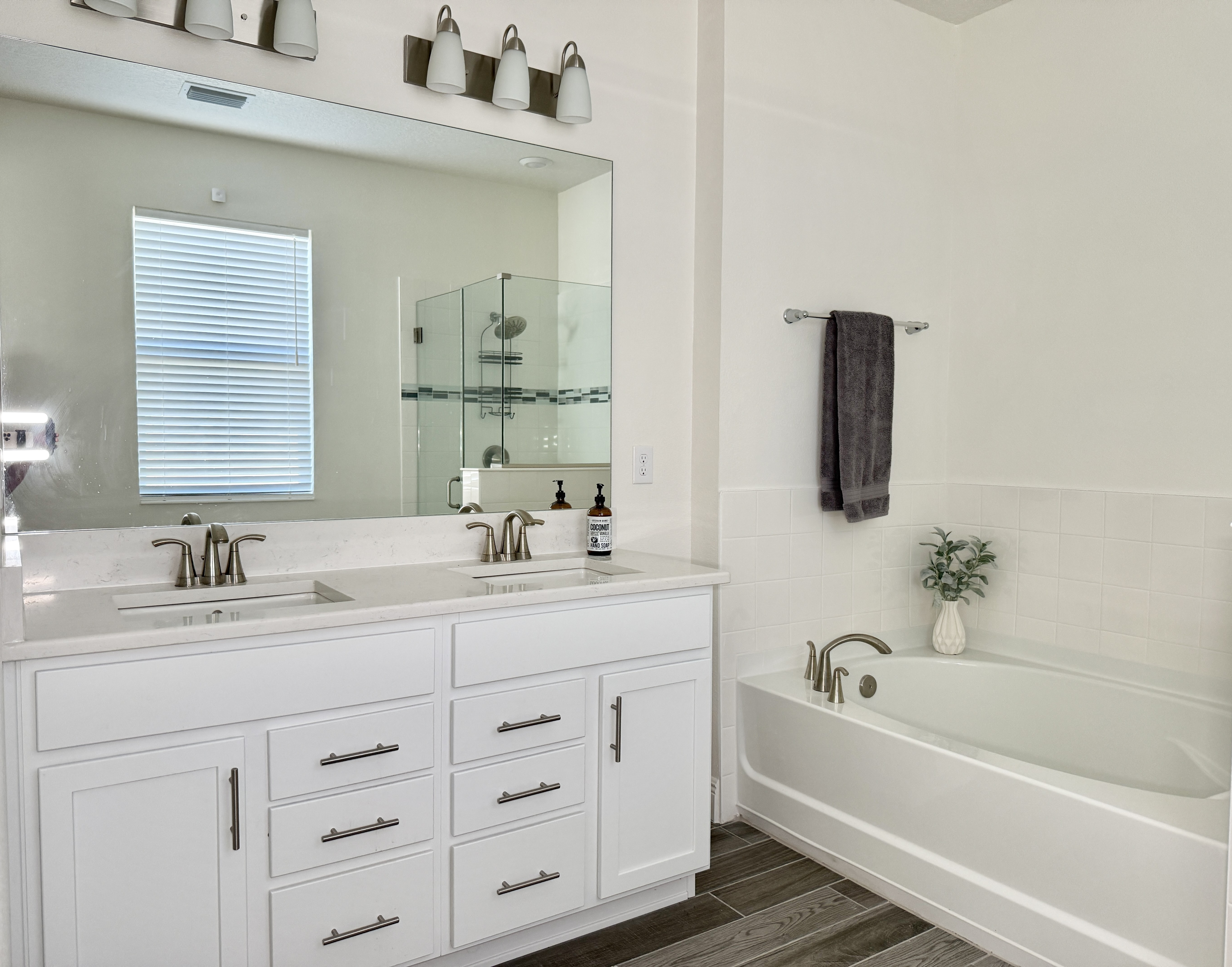 Seffner, Florida, 33584, United States, 4 Bedrooms Bedrooms, ,3 BathroomsBathrooms,Residential,For Sale,1979664