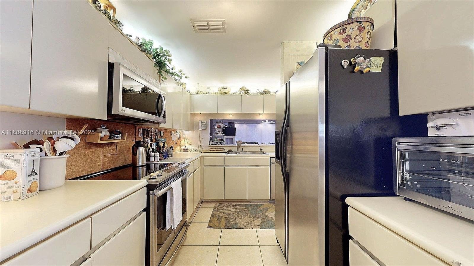 Doral, Florida, 33178, United States, 2 Bedrooms Bedrooms, ,2 BathroomsBathrooms,Residential,For Sale,1975384