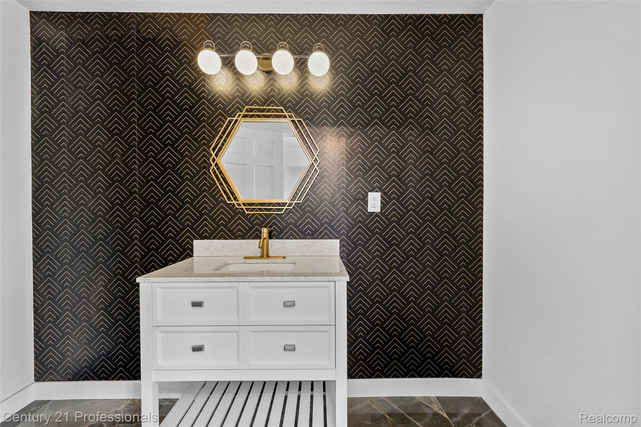 Davisburg, Michigan, 48350, United States, 5 Bedrooms Bedrooms, ,4 BathroomsBathrooms,Residential,For Sale,1982233