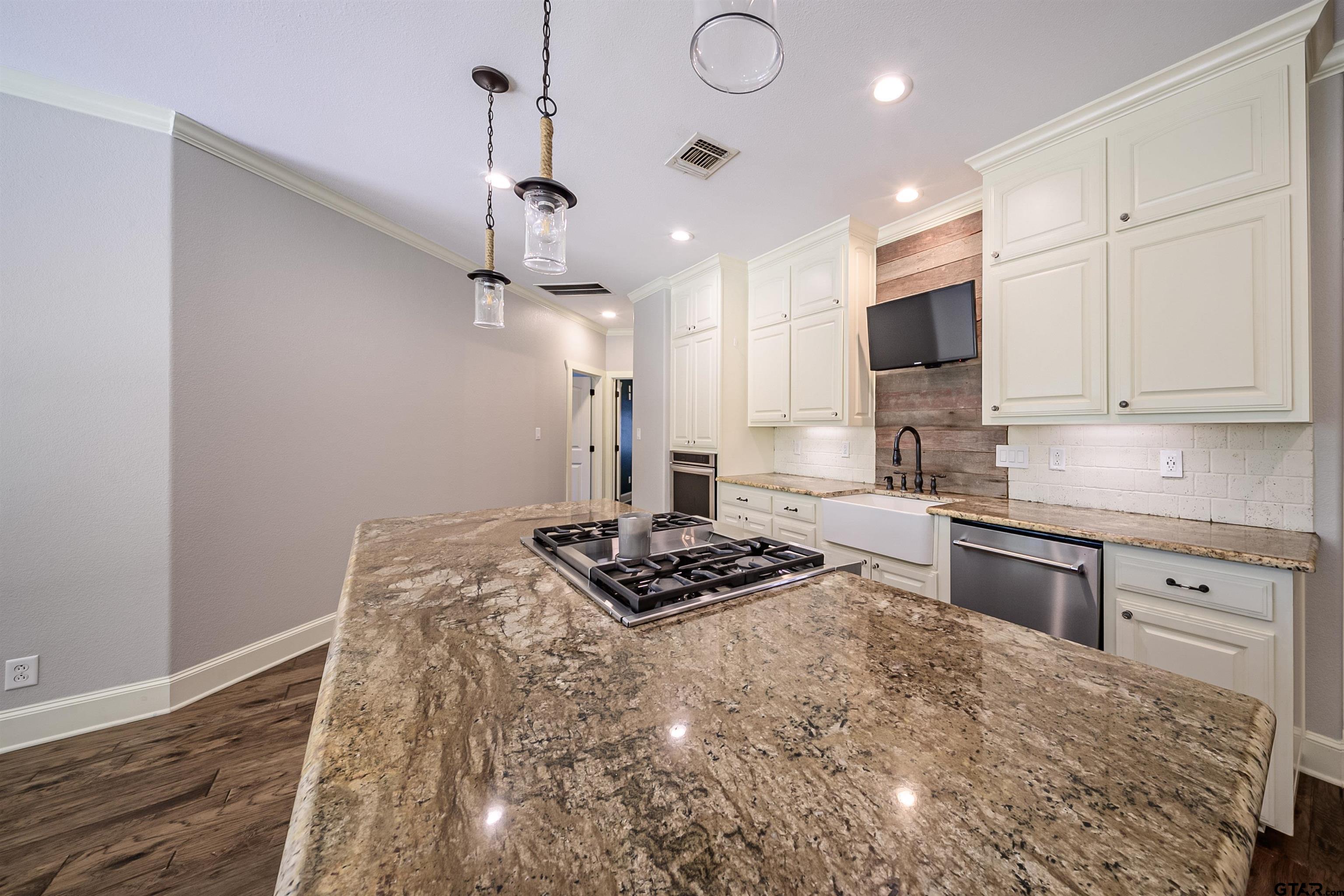 Lindale, Texas, 75771, United States, 4 Bedrooms Bedrooms, ,4 BathroomsBathrooms,Residential,For Sale,1992083