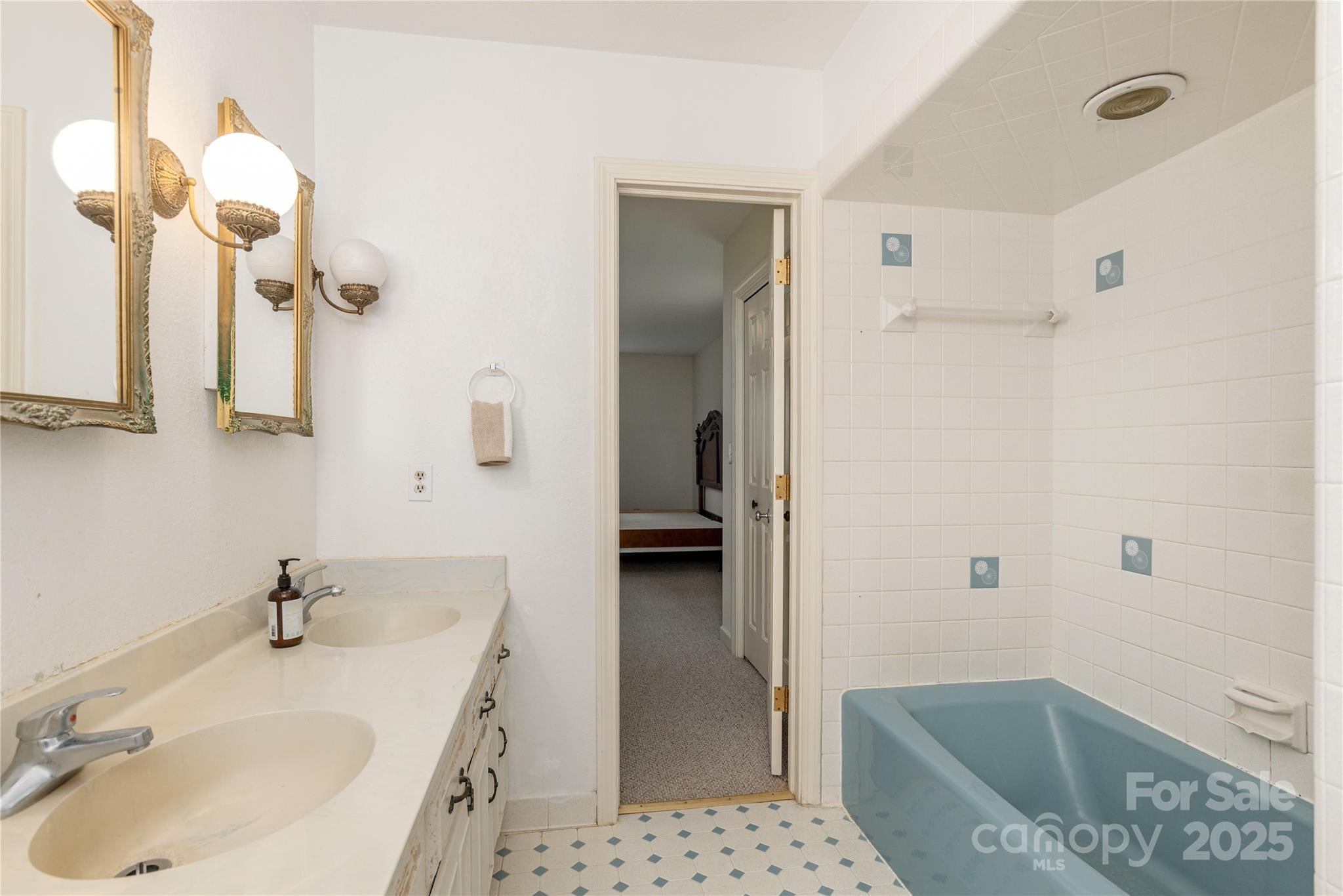 Hendersonville, North Carolina, 28791, United States, 3 Bedrooms Bedrooms, ,2 BathroomsBathrooms,Residential,For Sale,1910646
