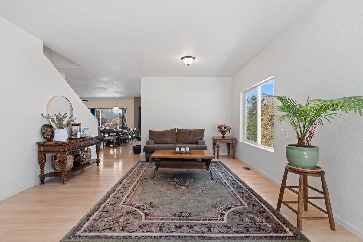 Grass Valley, California, 95949, United States, 4 Bedrooms Bedrooms, ,3 BathroomsBathrooms,Residential,For Sale,1924351