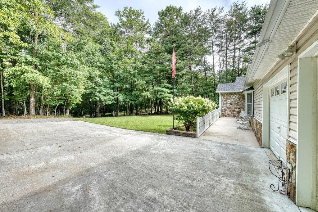 Murphy, North Carolina, 28906, United States, 3 Bedrooms Bedrooms, ,3 BathroomsBathrooms,Residential,For Sale,1902366