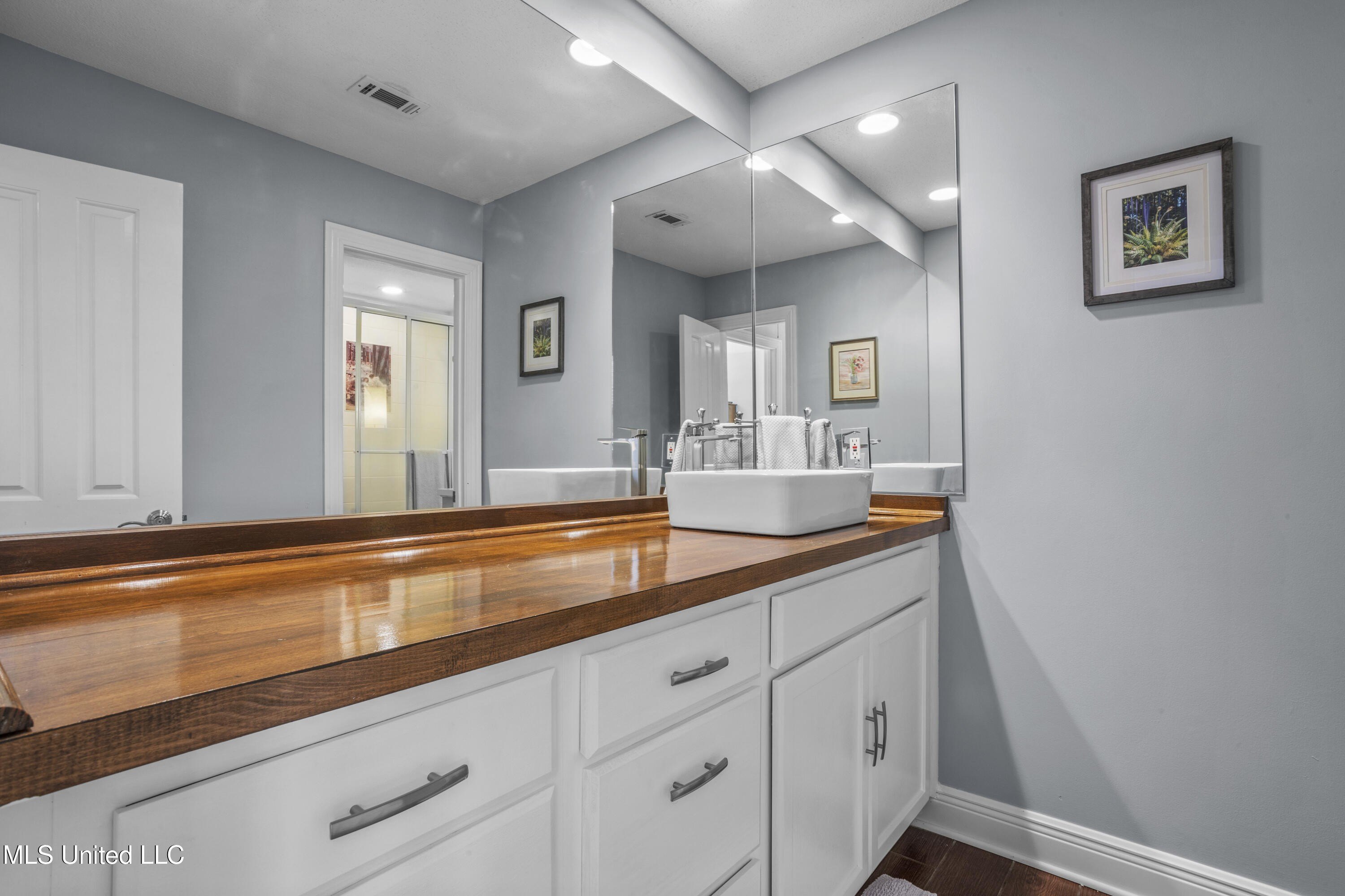 Gulfport, Mississippi, 39507, United States, 4 Bedrooms Bedrooms, ,4 BathroomsBathrooms,Residential,For Sale,1974539