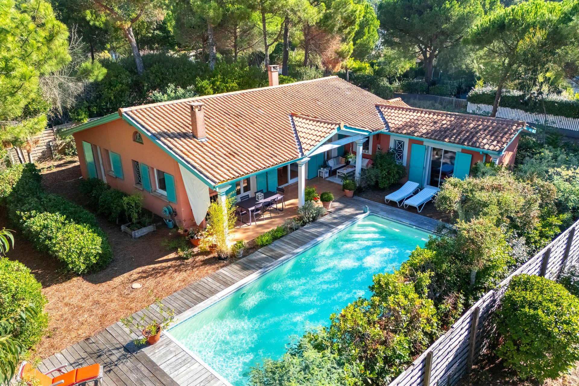  LES VALLONS DU FERRET – SINGLE-LEVEL HOUSE WITH SWIMMING POOL IN A QUIET LOCATI… - 物件實景