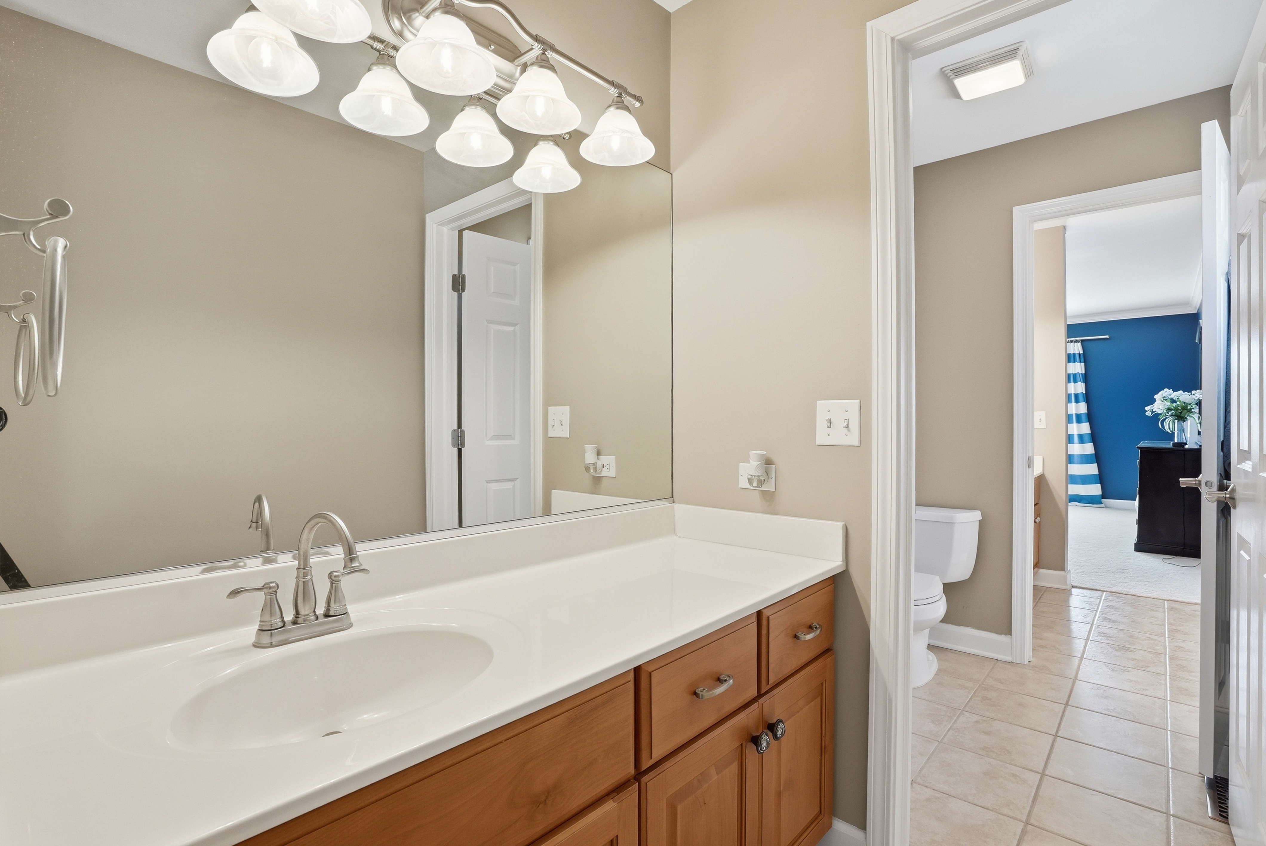  The Crown Jewel of Tall Grass: Waterfront Privacy Meets the Ultimate Layout - 物件實景