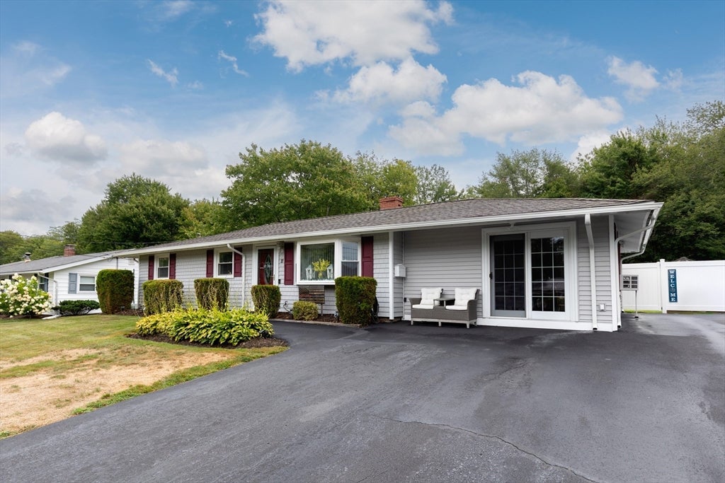 Holbrook, Massachusetts, 02343, United States, 3 Bedrooms Bedrooms, ,1 BathroomBathrooms,Residential,For Sale,1921162