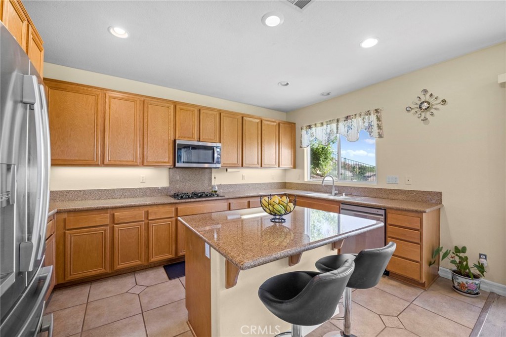 Lake Elsinore, California, 92532, United States, 5 Bedrooms Bedrooms, ,4 BathroomsBathrooms,Residential,For Sale,2012272