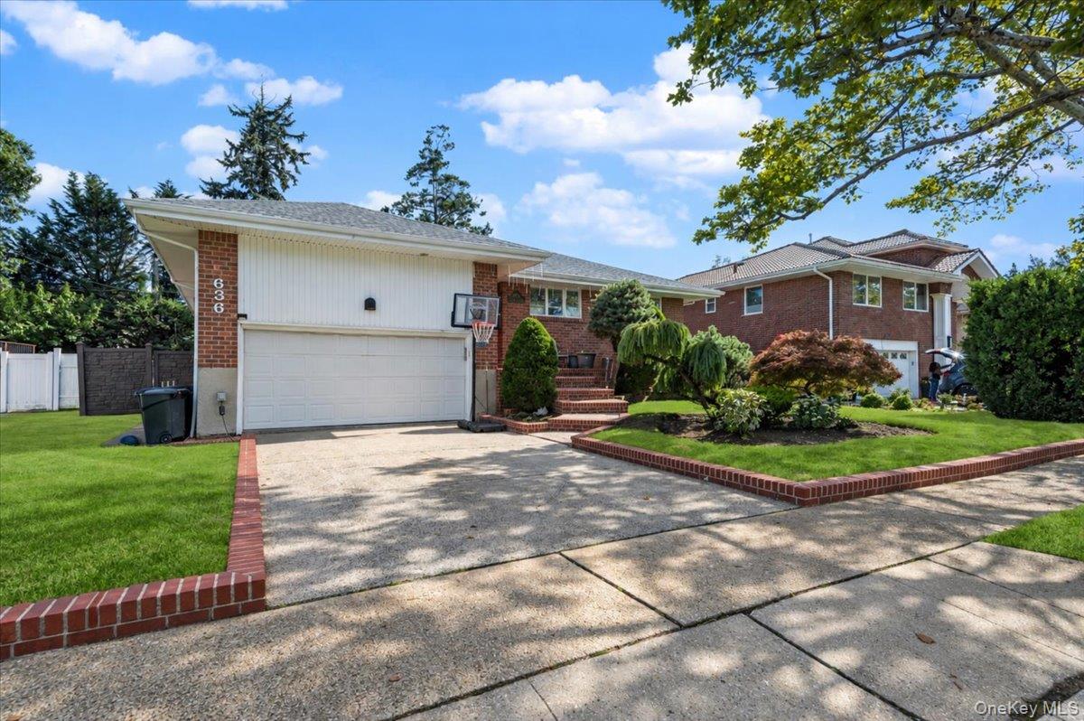 Diane Pl, Valley Stream, NY 11581 #1