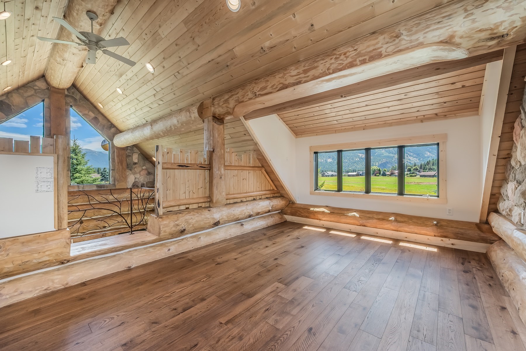  Artistic Log Home, Stunning Mountain Views - 物件實景
