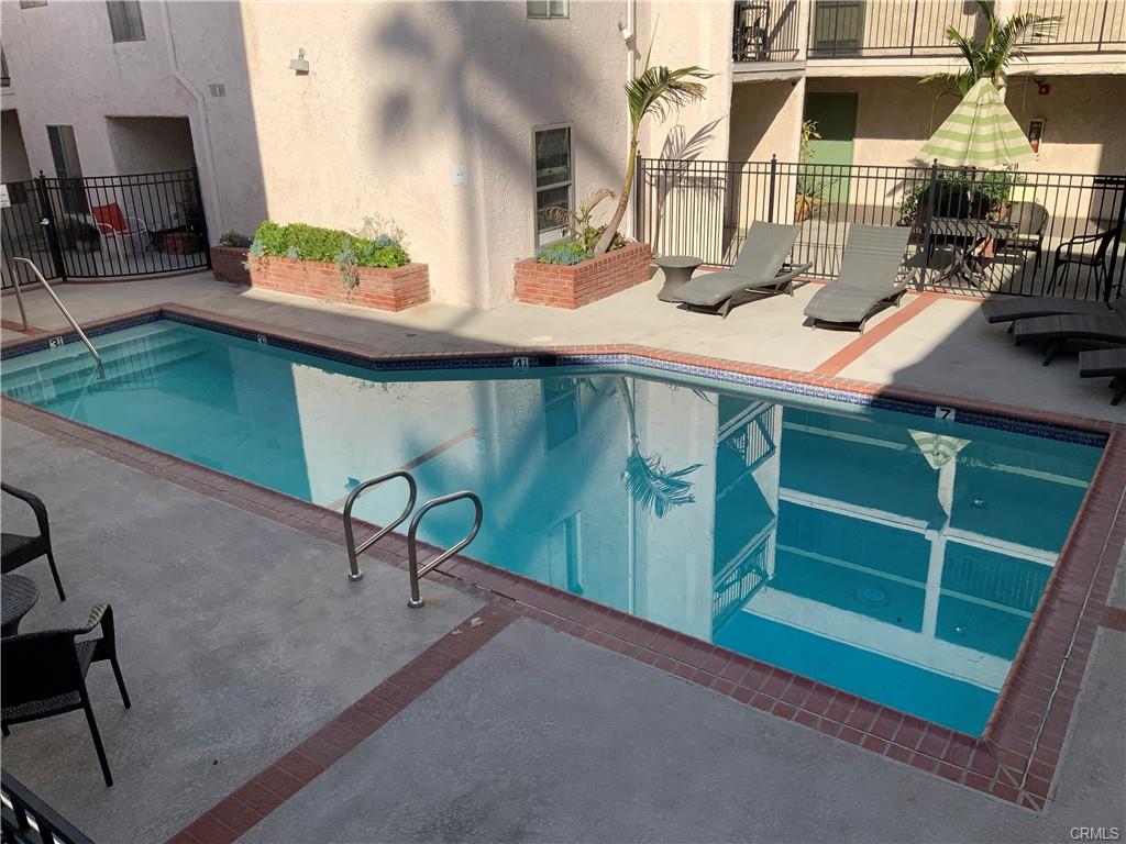 Glendale, California, 91203, United States, 1 Bedroom Bedrooms, ,1 BathroomBathrooms,Residential,For Sale,1969295