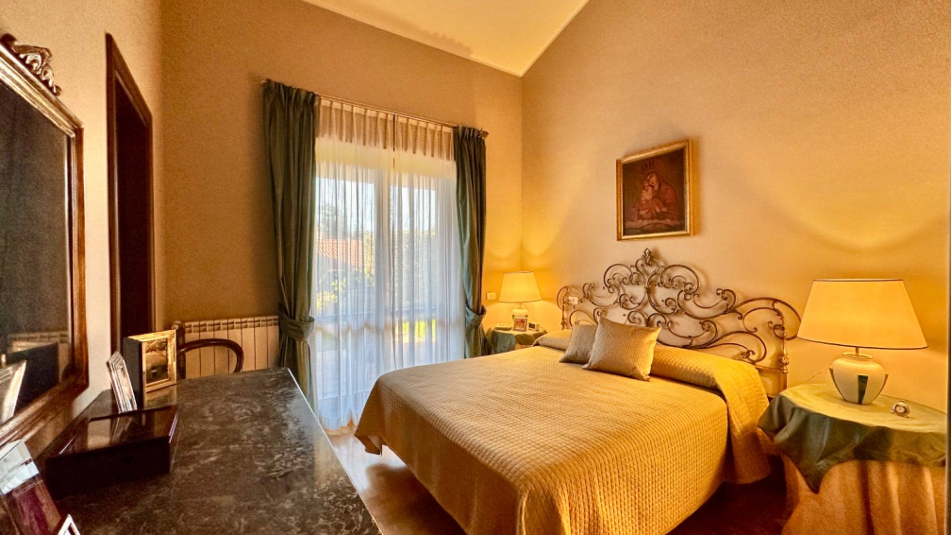 Roma, Roma, 00100, IT, 4 Bedrooms Bedrooms, ,3 BathroomsBathrooms,Residential,For Sale,1746322