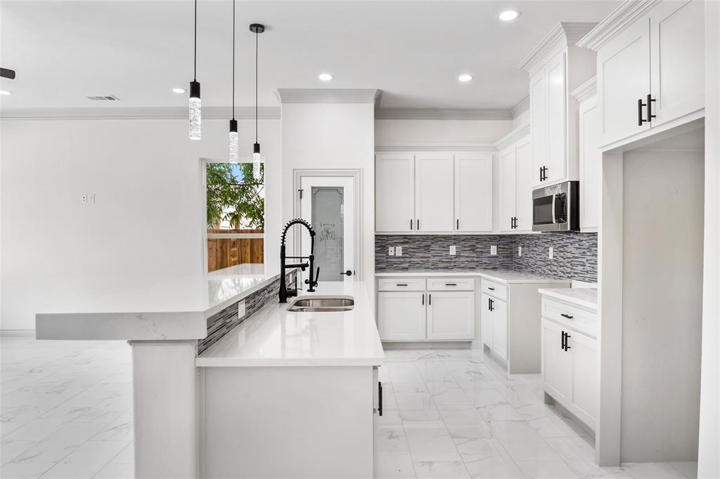 Dallas, Texas, 75212, United States, 4 Bedrooms Bedrooms, ,3 BathroomsBathrooms,Residential,For Sale,1930273