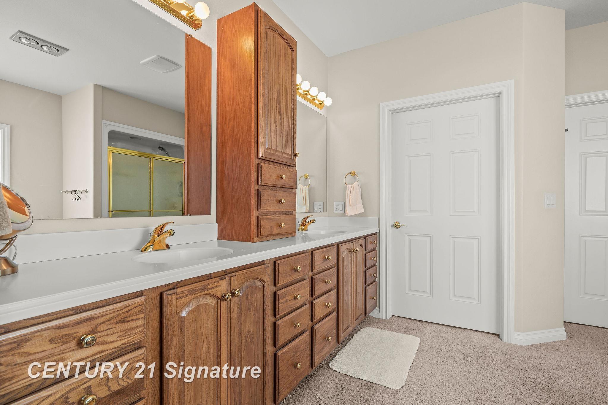 Freeland, Michigan, 48623, United States, 5 Bedrooms Bedrooms, ,4 BathroomsBathrooms,Residential,For Sale,1973671