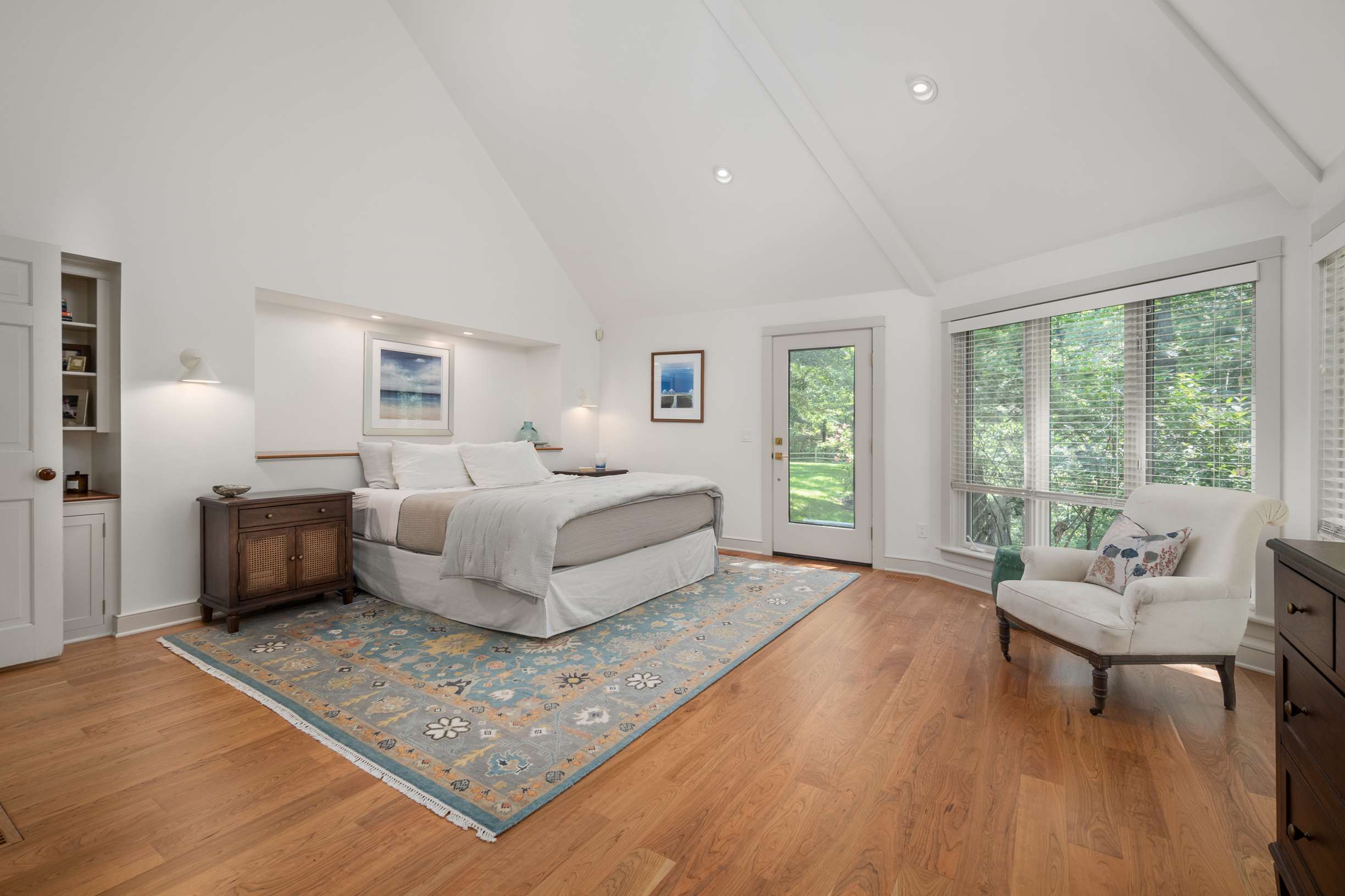  Elegant Shingled Maine Cottage with Modern Flair on 2.63 Acres in York - 物件實景