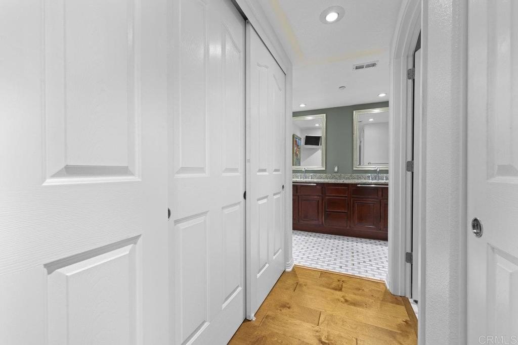 San Diego, California, 92101, United States, 2 Bedrooms Bedrooms, ,3 BathroomsBathrooms,Residential,For Sale,1856536