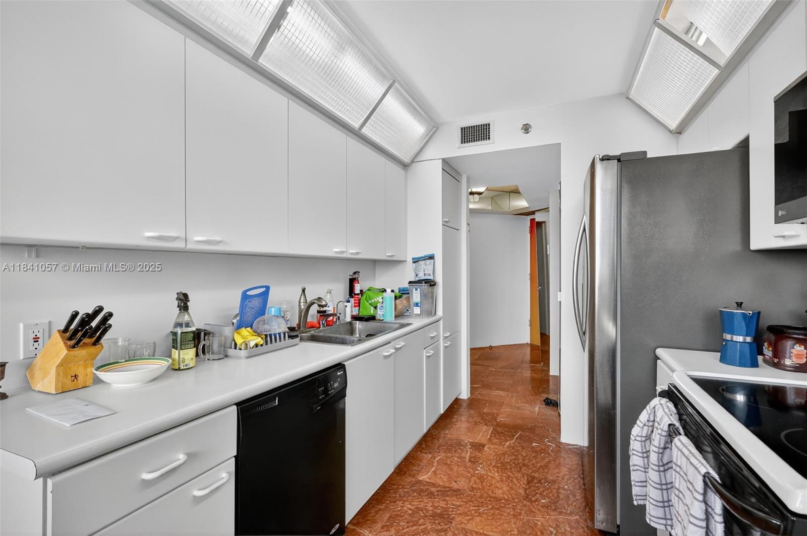 Aventura, Florida, 33180, United States, 4 Bedrooms Bedrooms, ,4 BathroomsBathrooms,Residential,For Sale,1903557