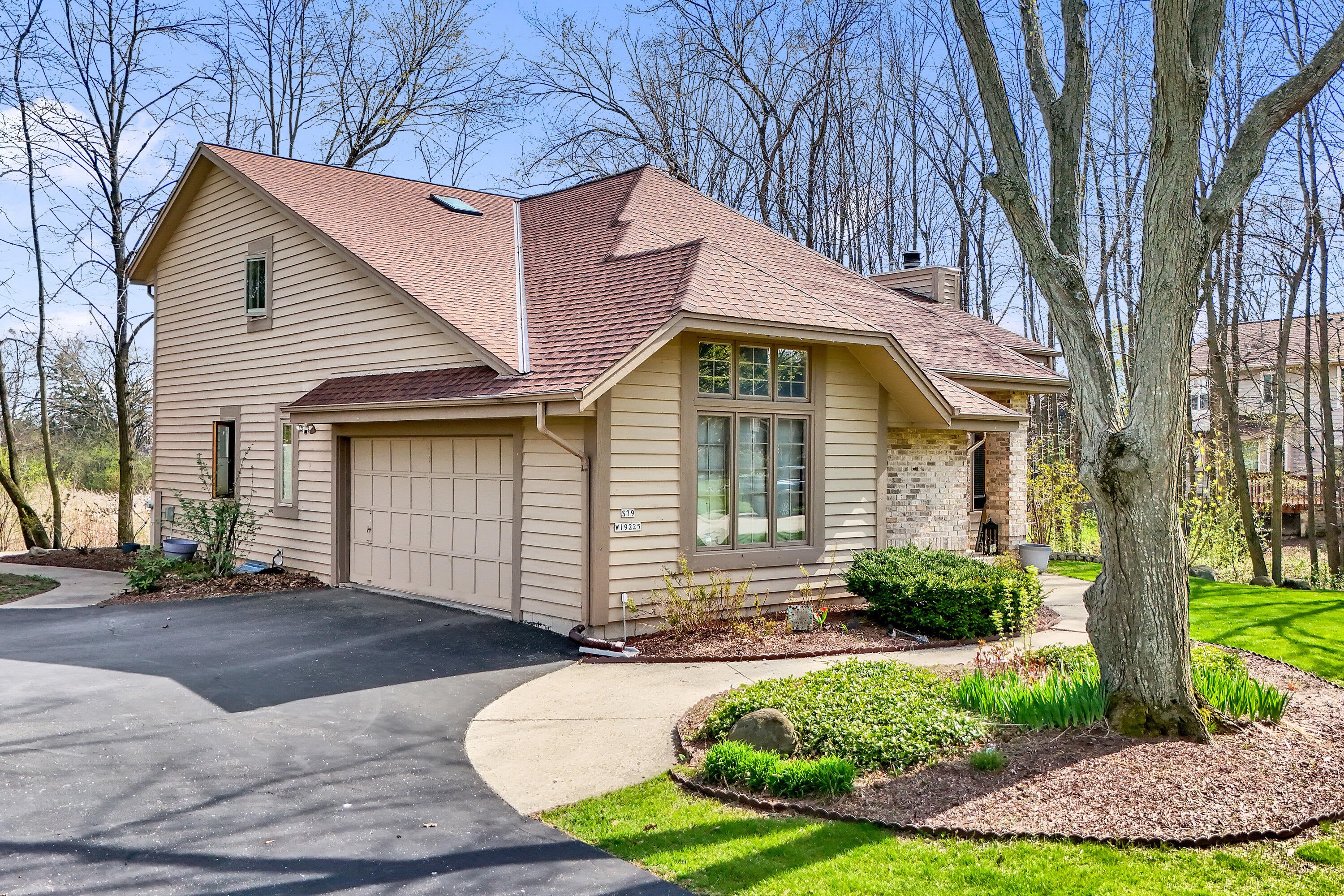 Muskego, Wisconsin, 53150, United States, 3 Bedrooms Bedrooms, ,3 BathroomsBathrooms,Residential,For Sale,2048106
