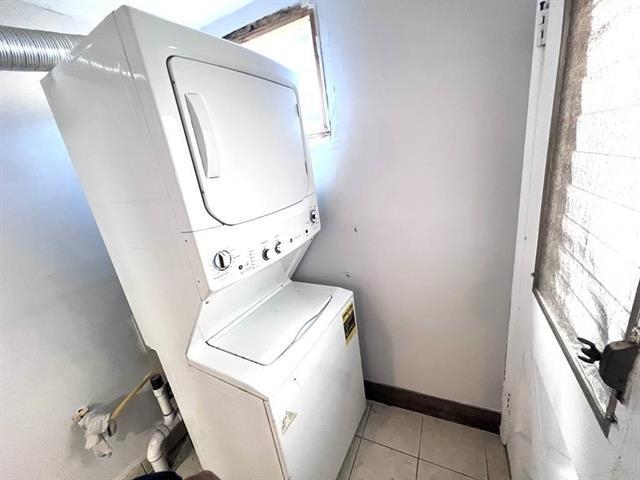 Jersey City, New Jersey, 07306, United States, 6 Bedrooms Bedrooms, ,2 BathroomsBathrooms,Residential,For Sale,1926041