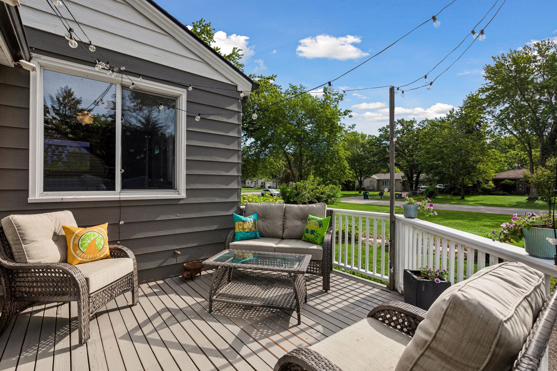  Turnkey Rambler With Exceptional Outdoor Living - 物件實景